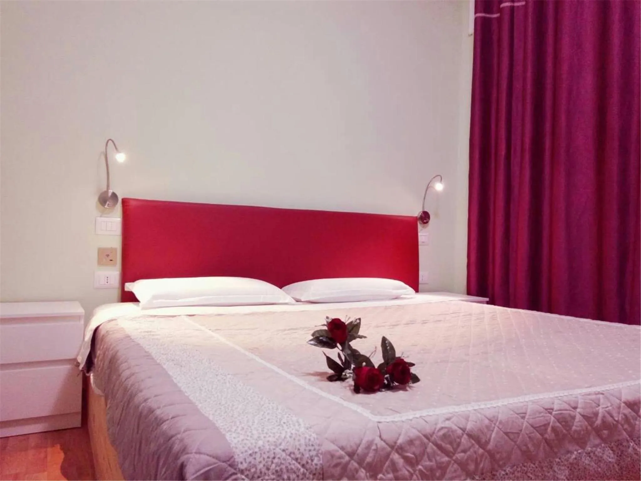 Photo of the whole room, Bed in Ciclamino Siracusa