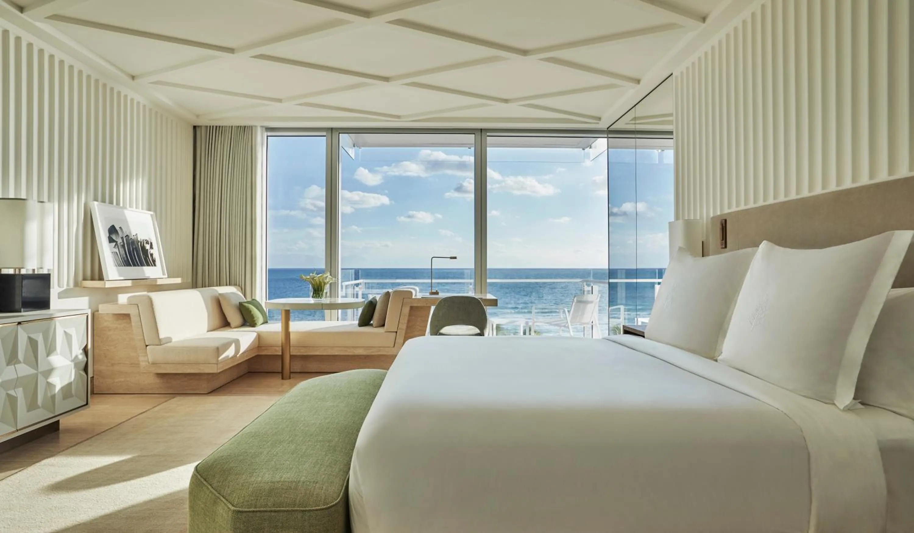 Photo of the whole room, Bed in Four Seasons Hotel at The Surf Club