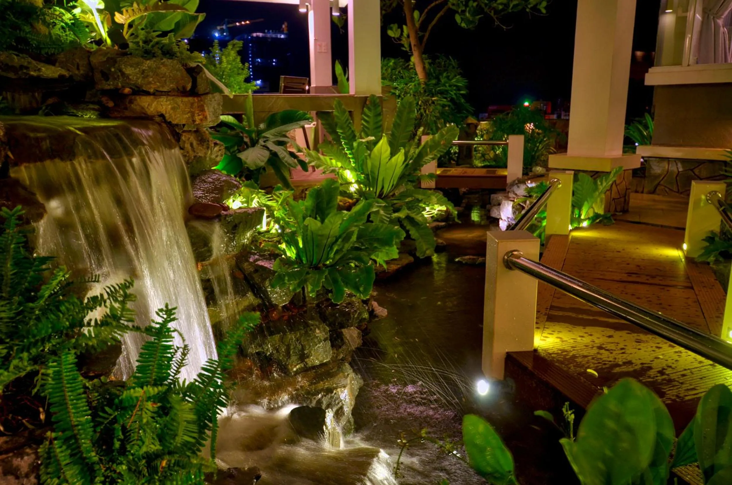 Garden in The Wind Resort - Tropical Hillside Escape