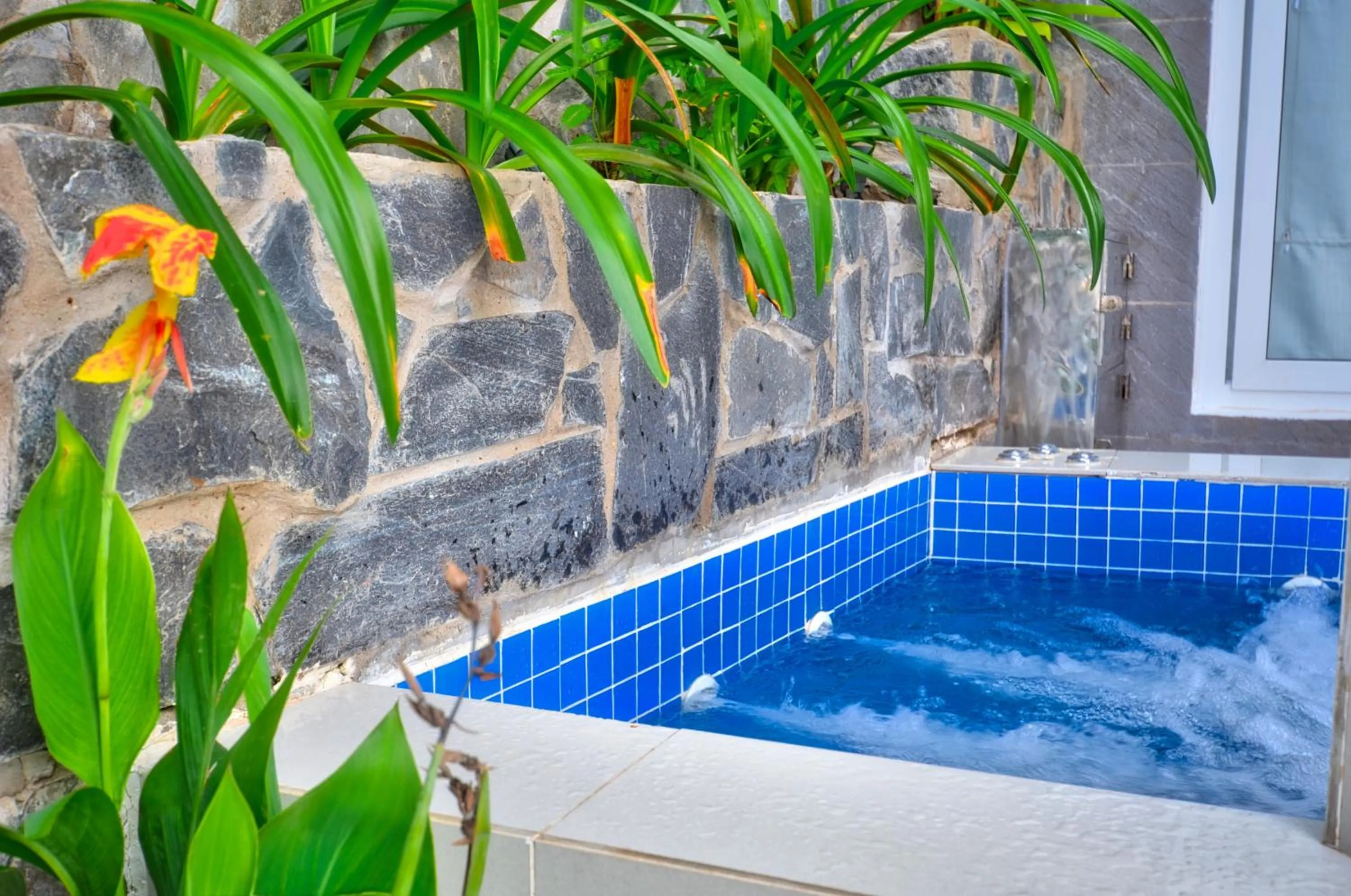 Hot Tub in The Wind Resort - Tropical Hillside Escape