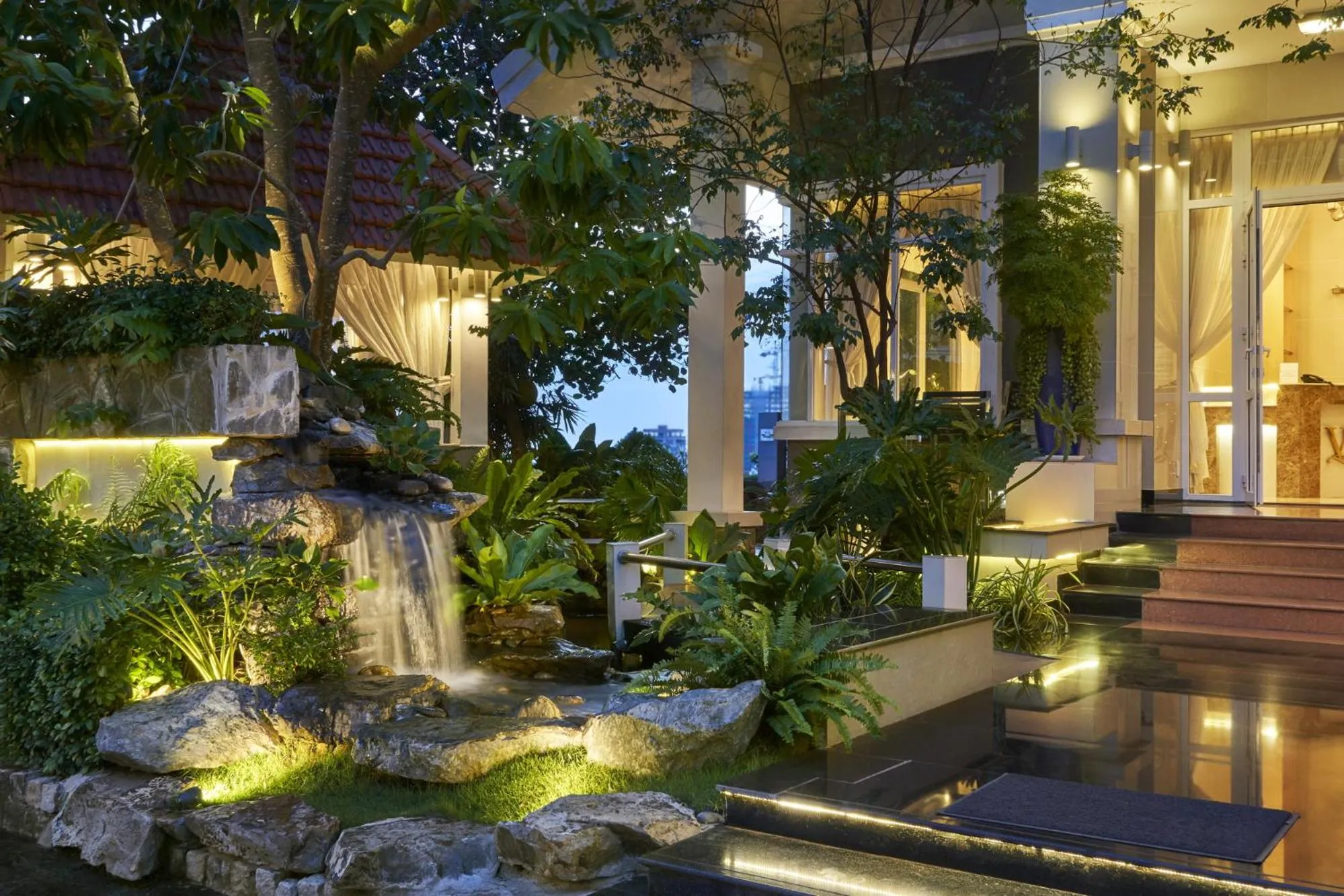 Garden in The Wind Resort - Tropical Hillside Escape