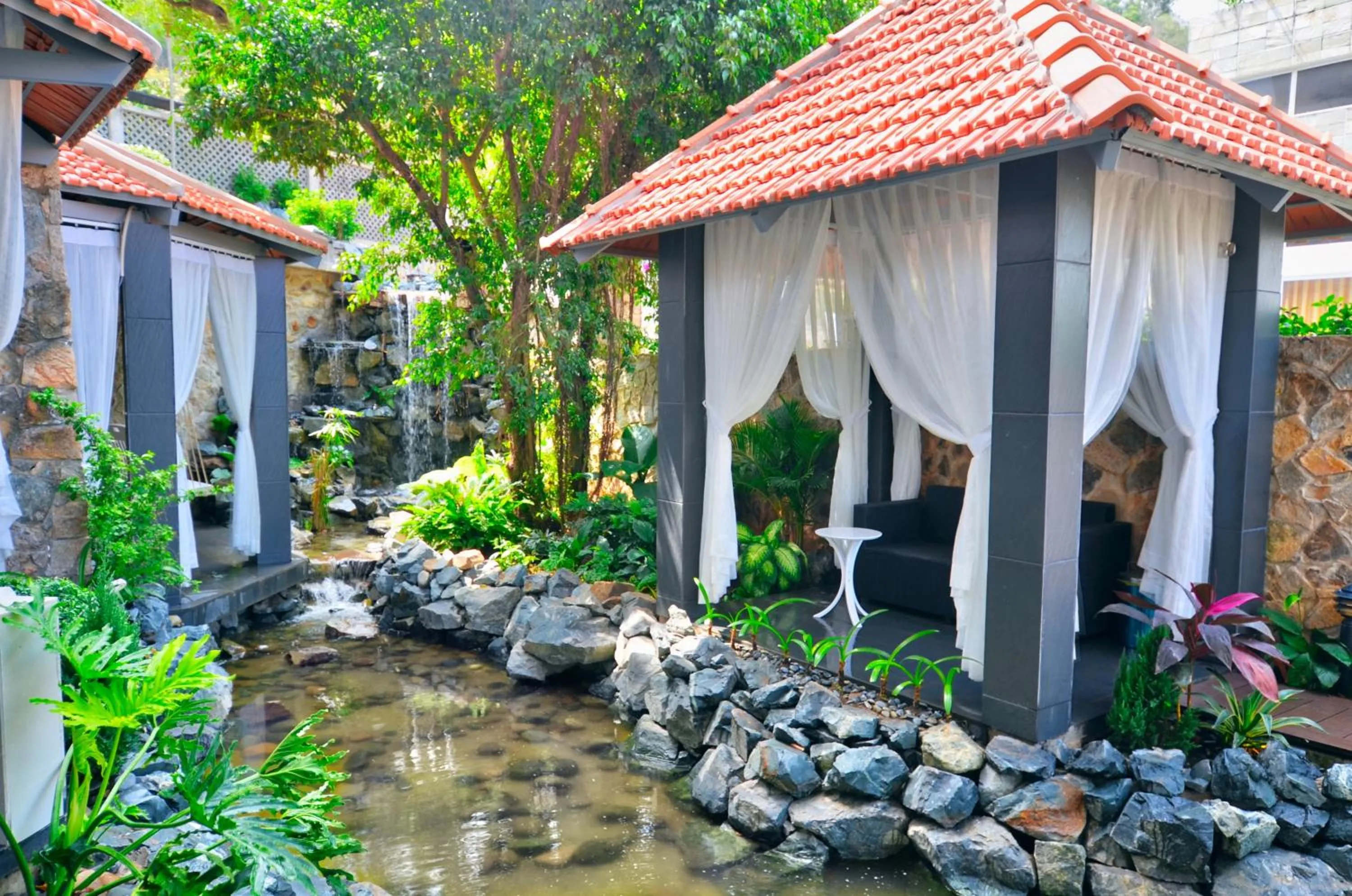 Garden in The Wind Resort - Tropical Hillside Escape