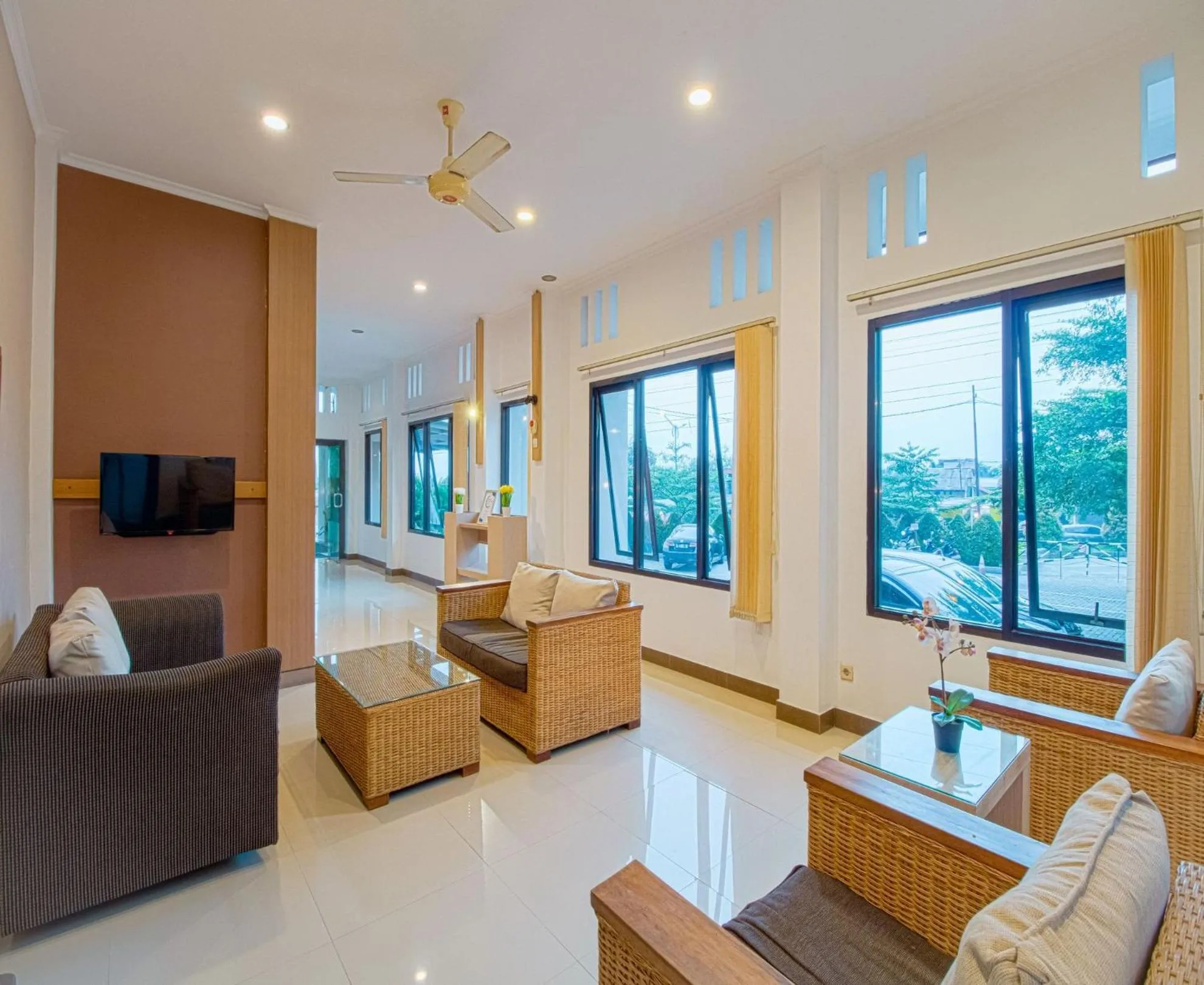 Communal lounge/ TV room in Citrus-House com Hotel