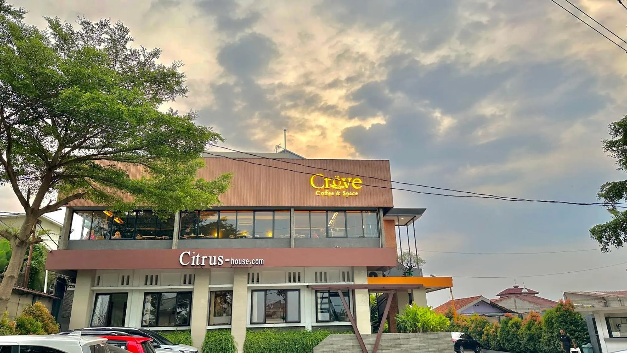 Property building in Citrus-House com Hotel