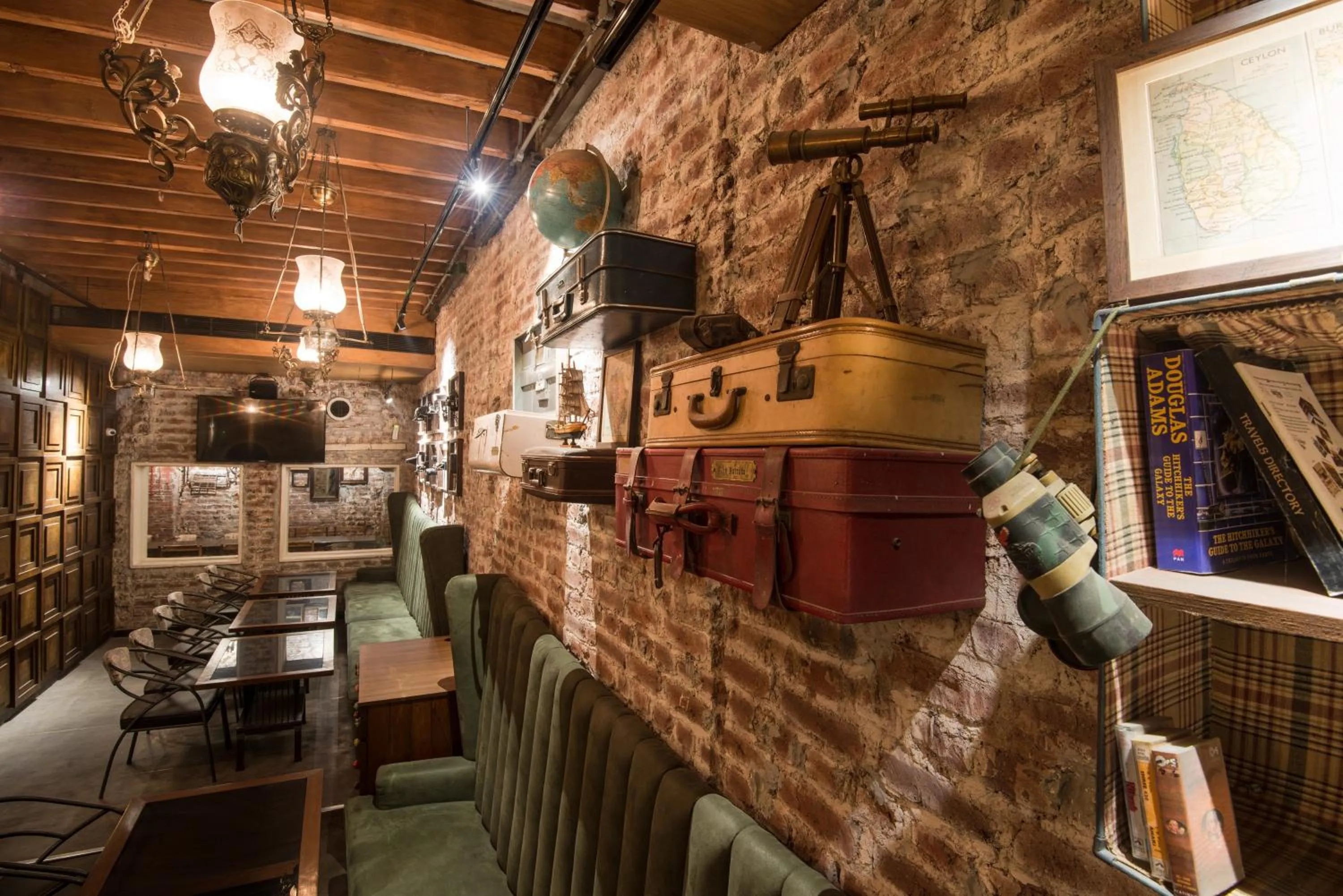 Restaurant/places to eat in Hotel Crawford Inn