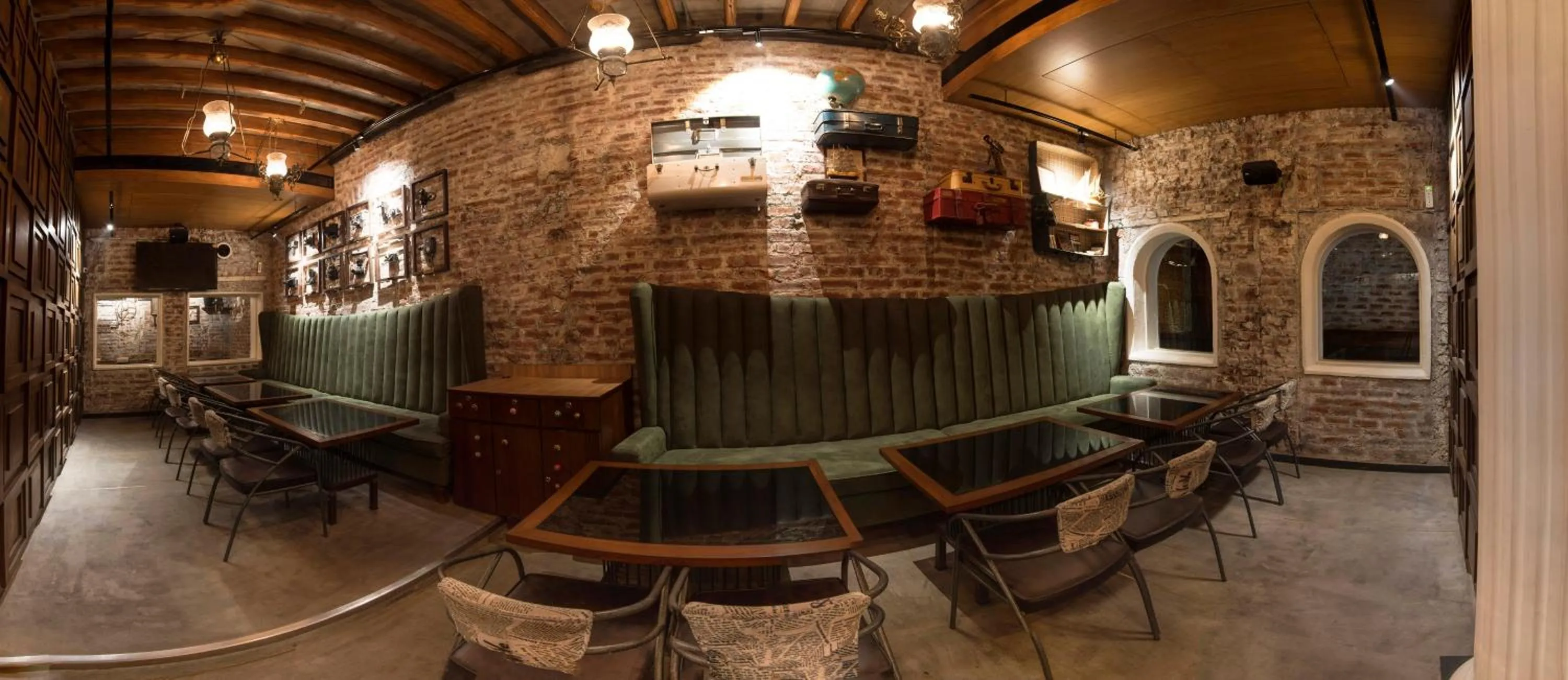 Restaurant/places to eat in Hotel Crawford Inn