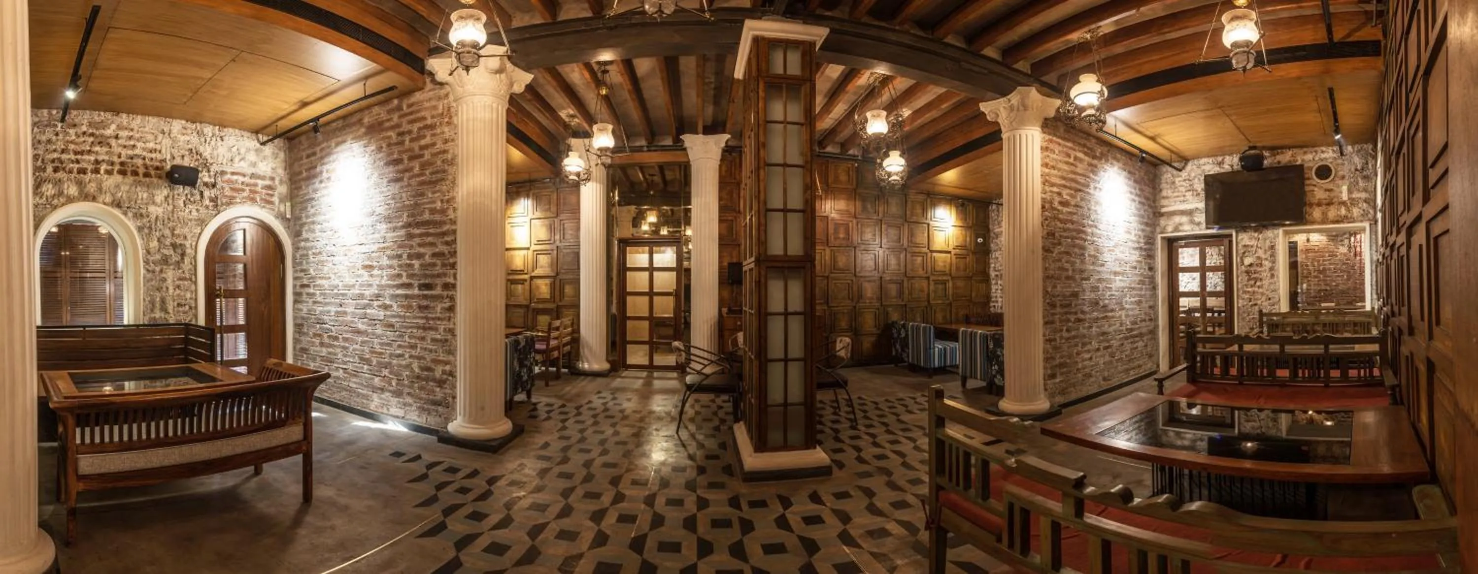 Restaurant/places to eat in Hotel Crawford Inn