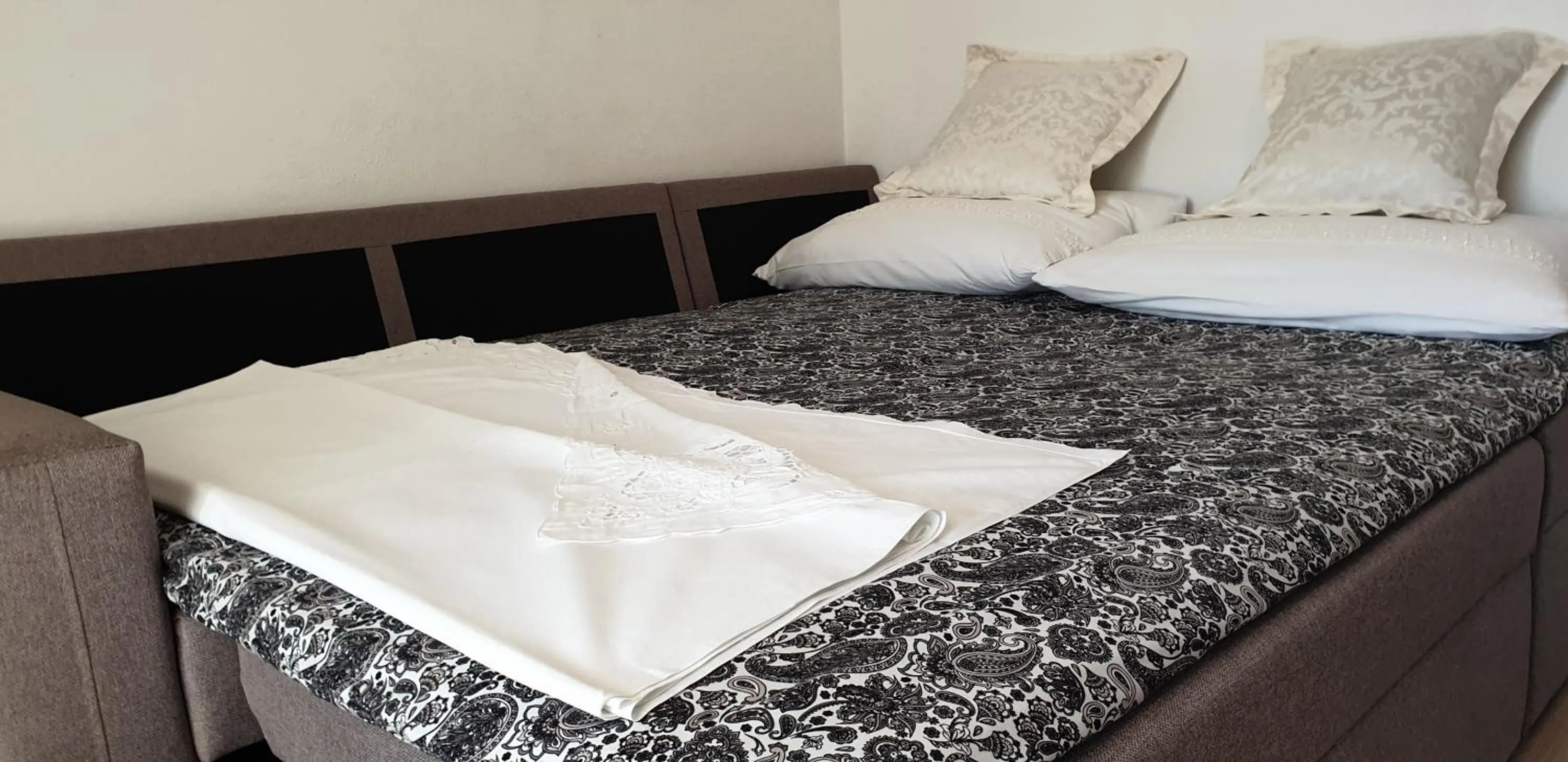 Bed in Apartments Slavica Trogir