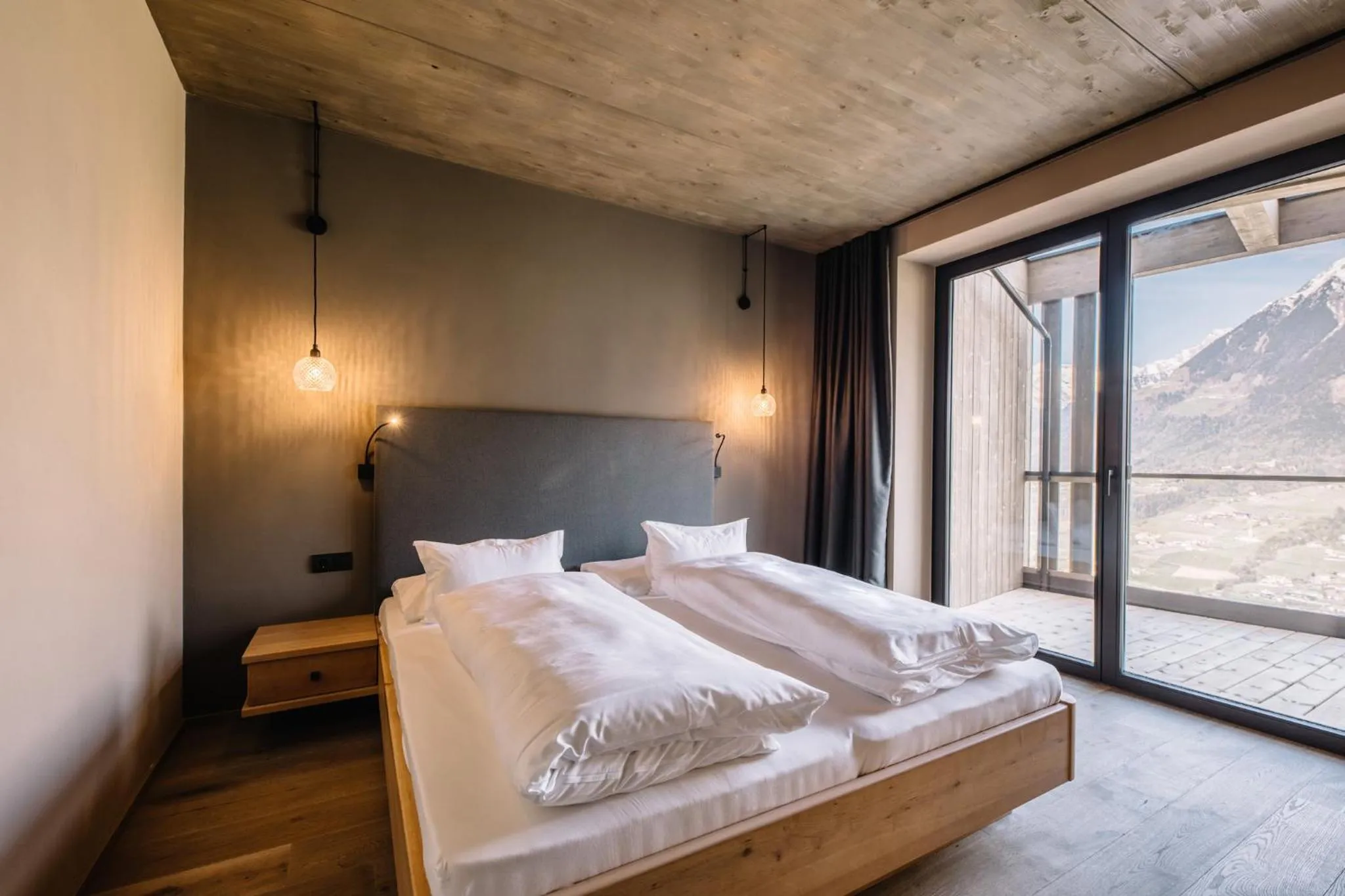 Bed in Panoramic Suites Winzerhöhe