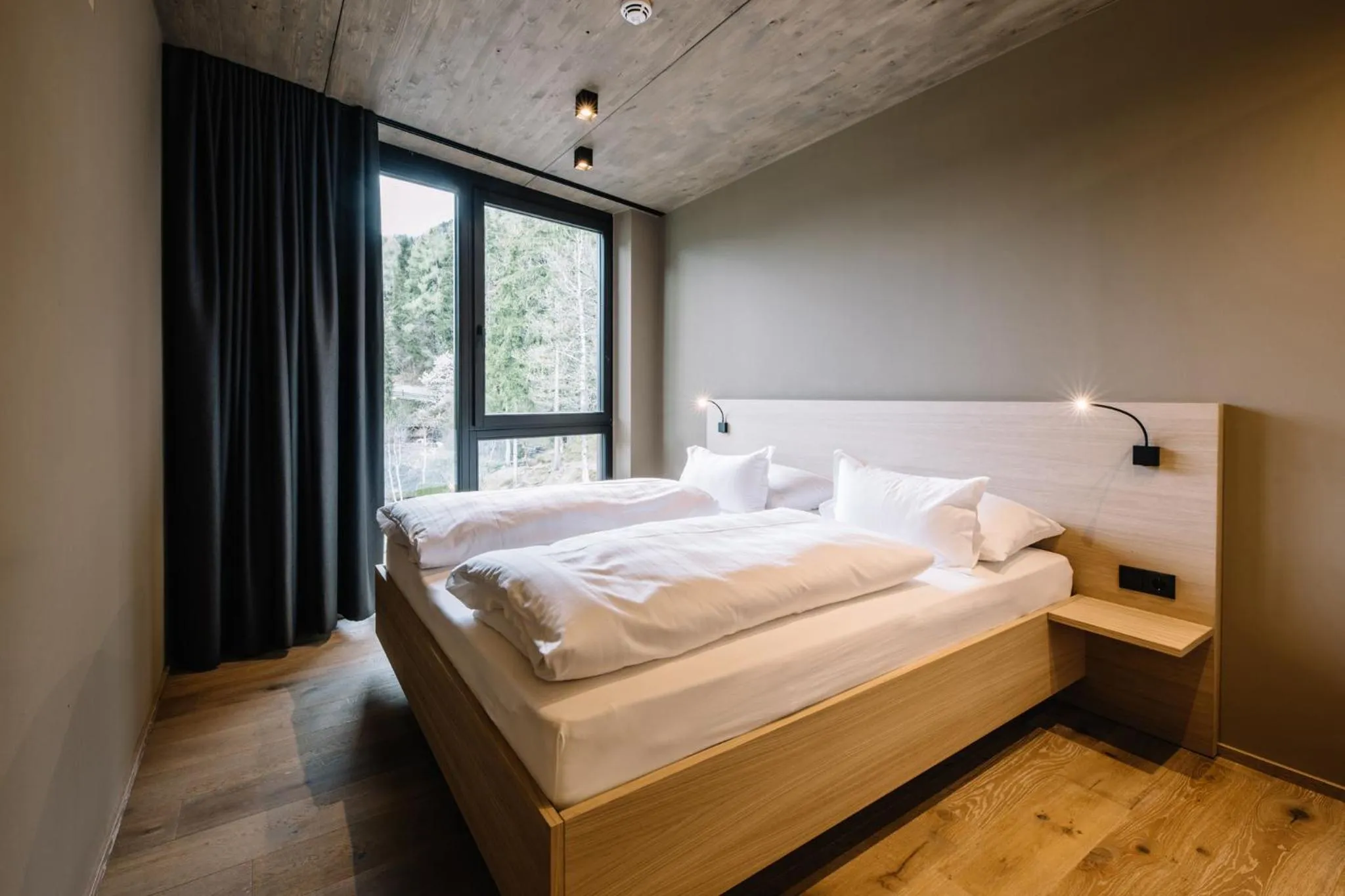 Bed in Panoramic Suites Winzerhöhe