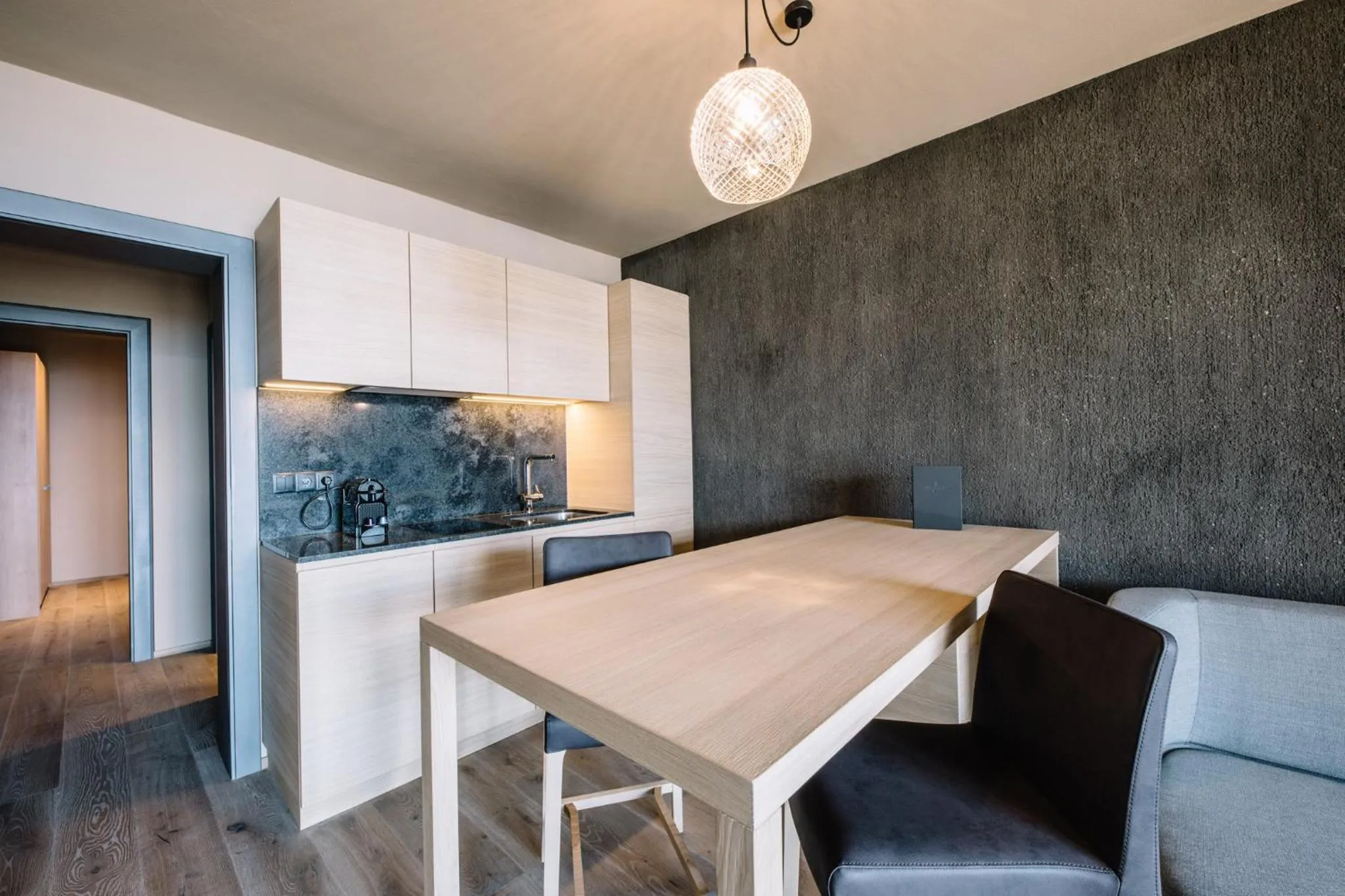 Dining area in Panoramic Suites Winzerhöhe