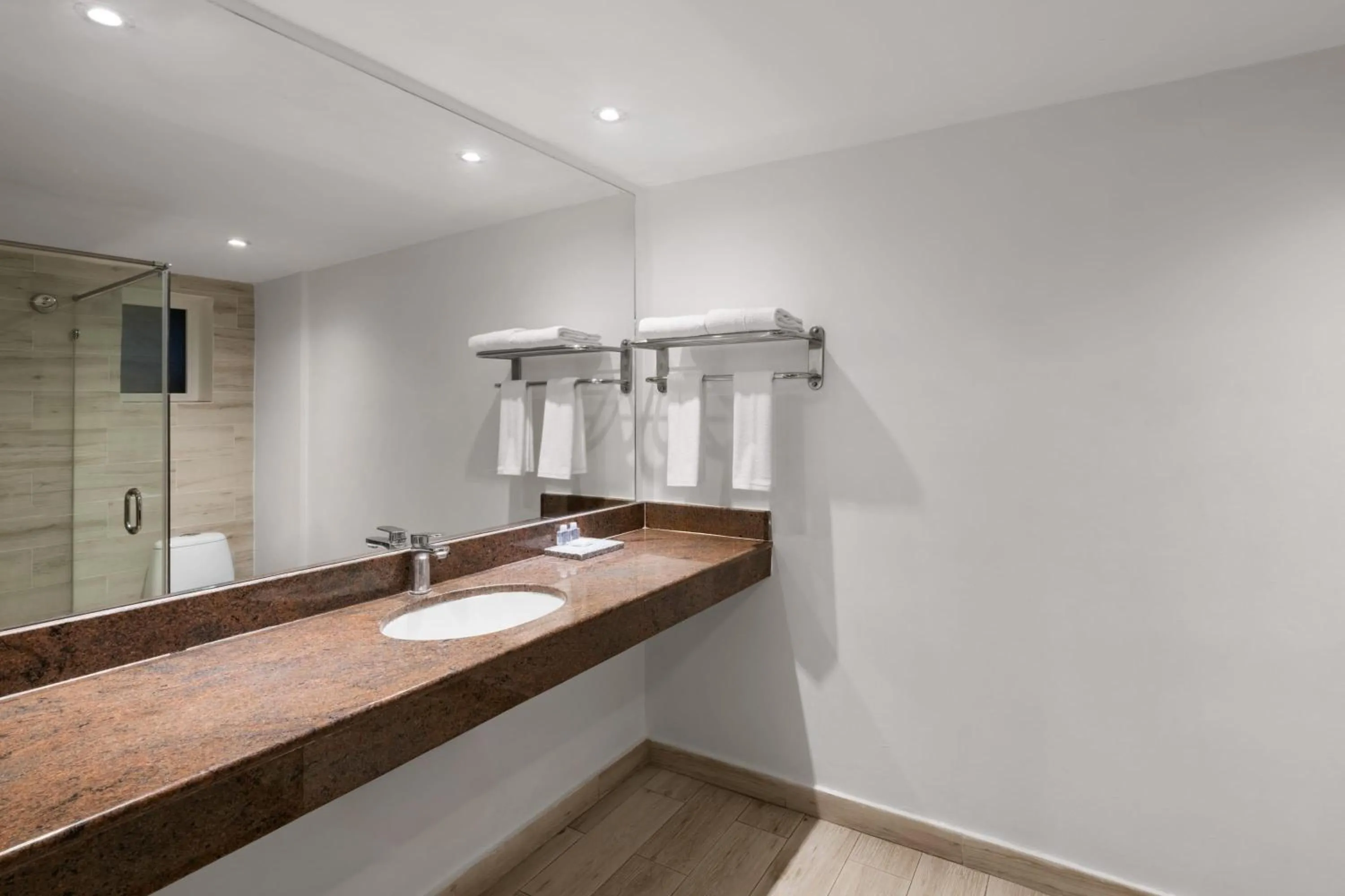 Shower in Grand Decameron Cornwall Beach, A Trademark All-Inclusive Resort