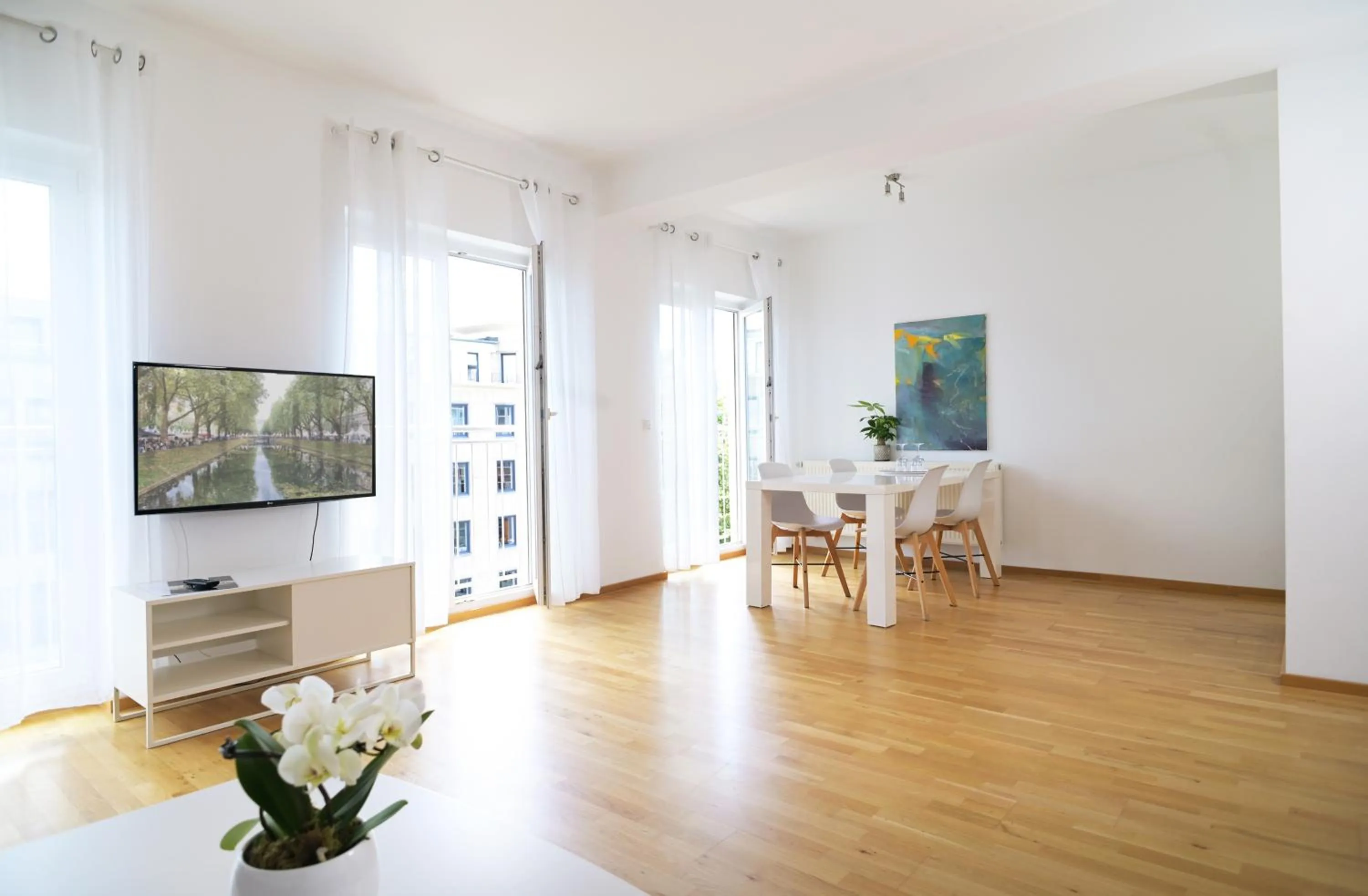 Dining area in Victoria Apartments