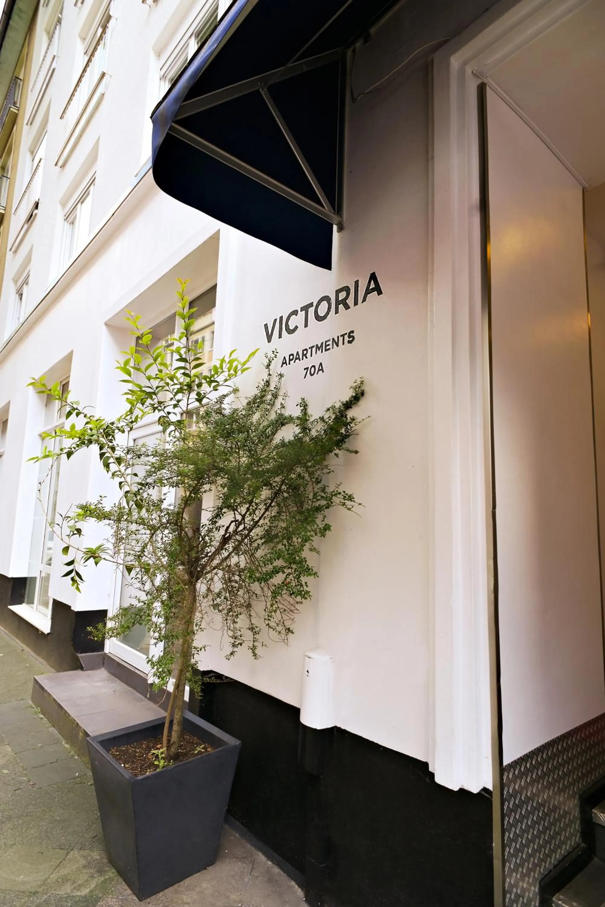 Facade/entrance in Victoria Apartments