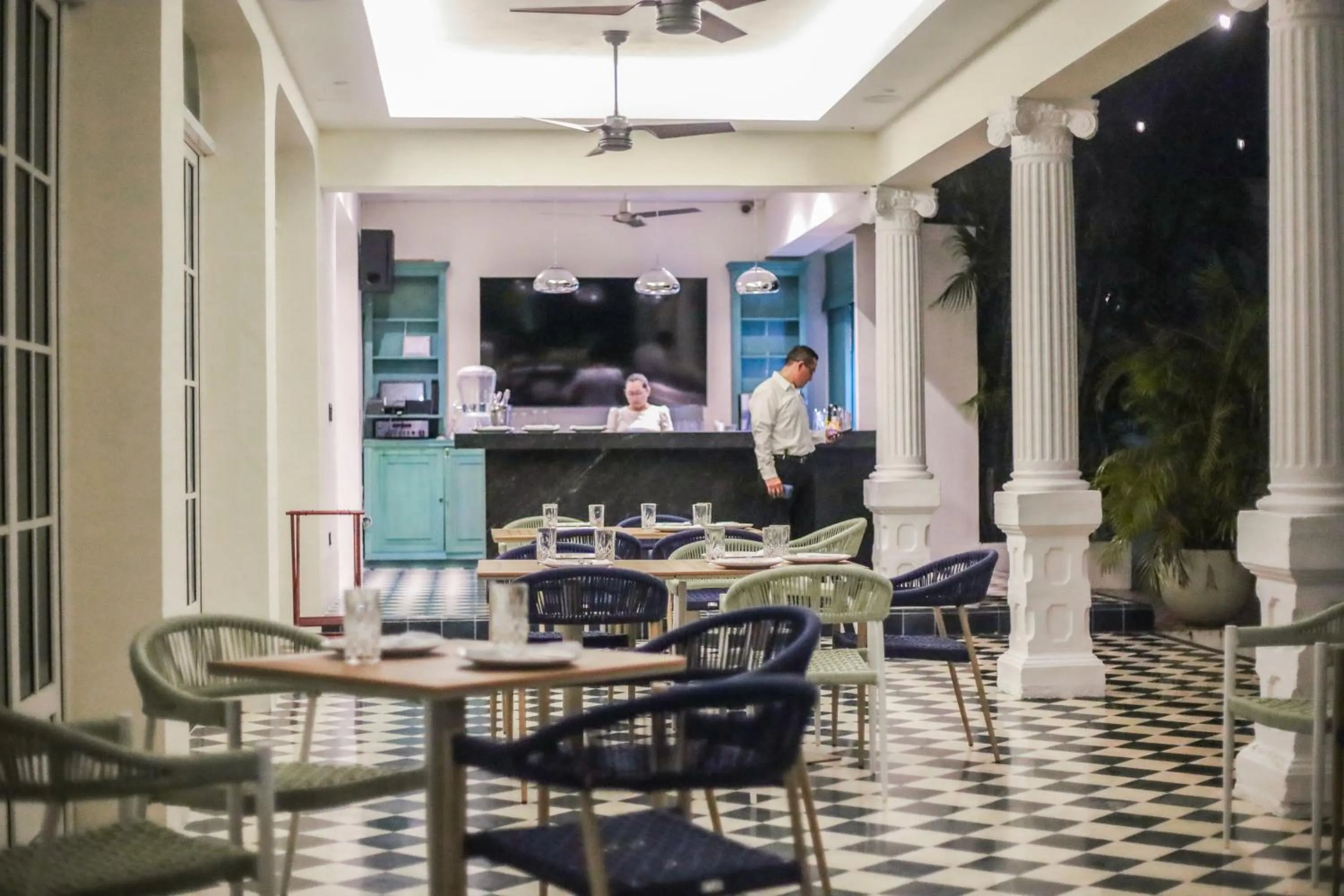 Restaurant/places to eat in Delfina Boutique Hotel