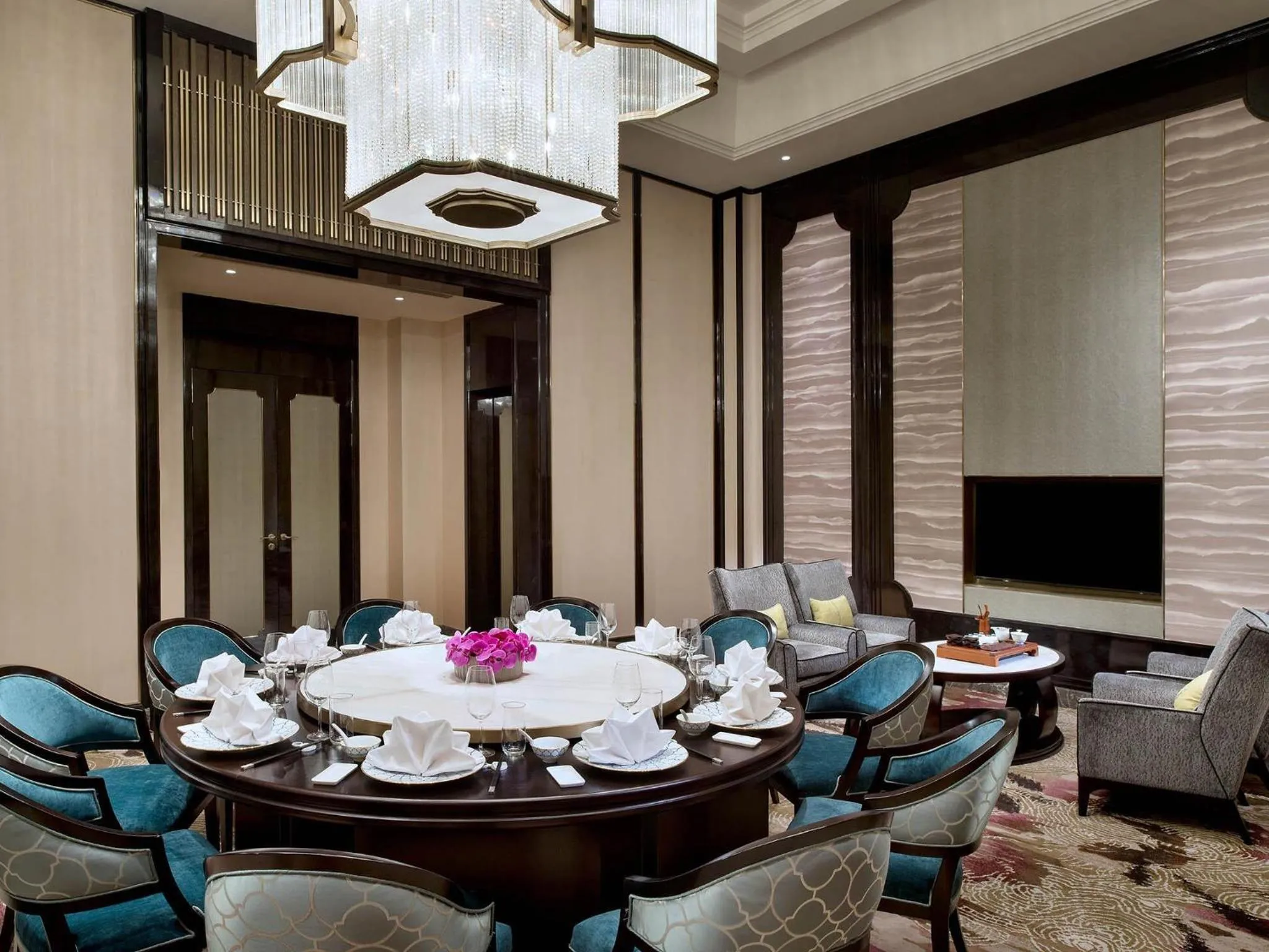 Restaurant/places to eat in Sofitel Shanghai Hongqiao