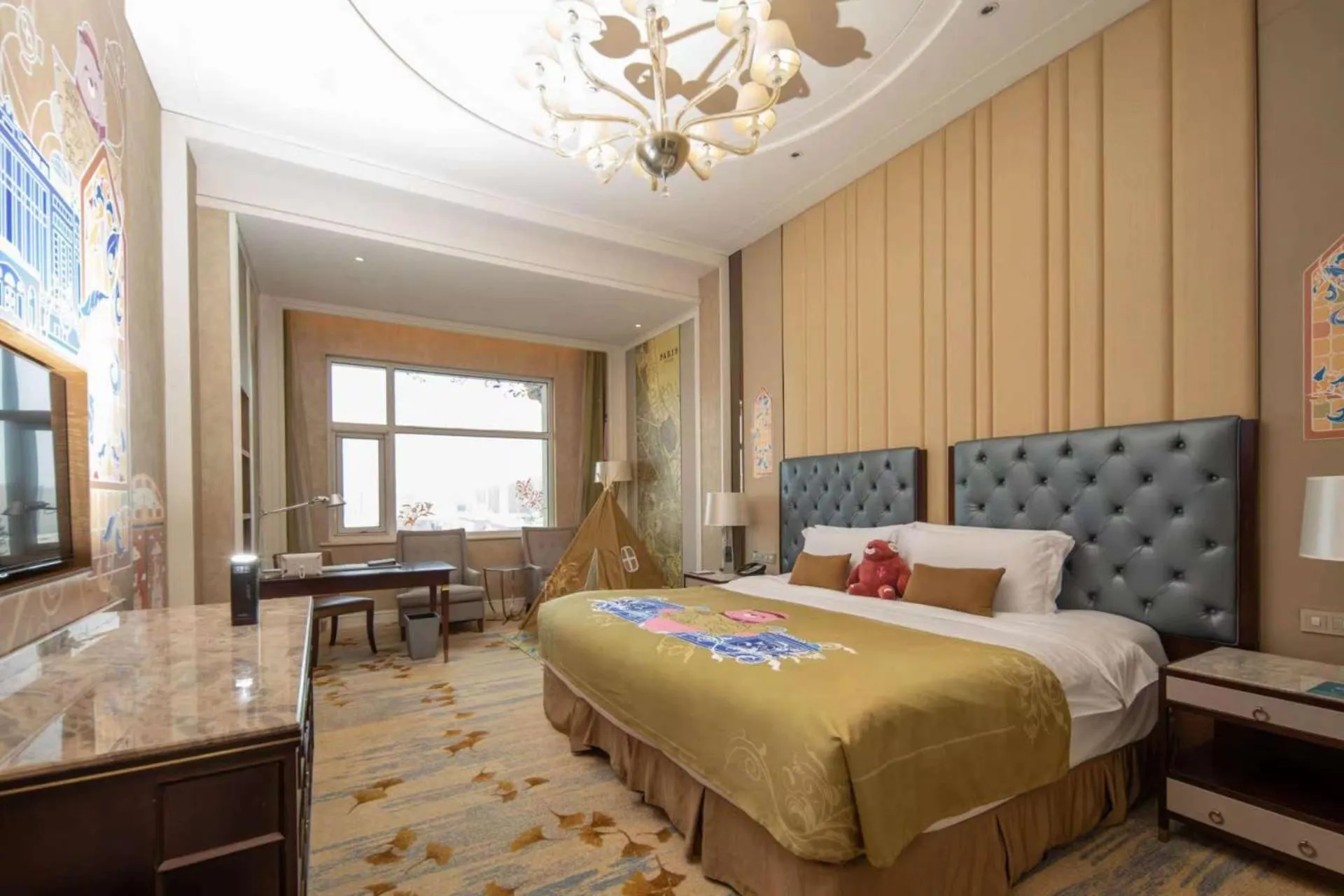 Bedroom, Bed in Sofitel Shanghai Hongqiao