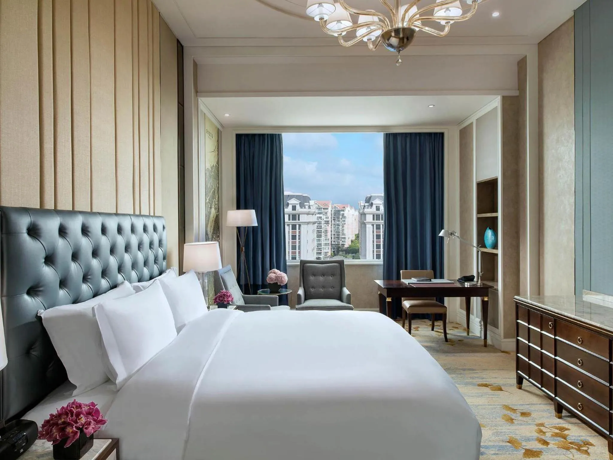 Bedroom, Bed in Sofitel Shanghai Hongqiao