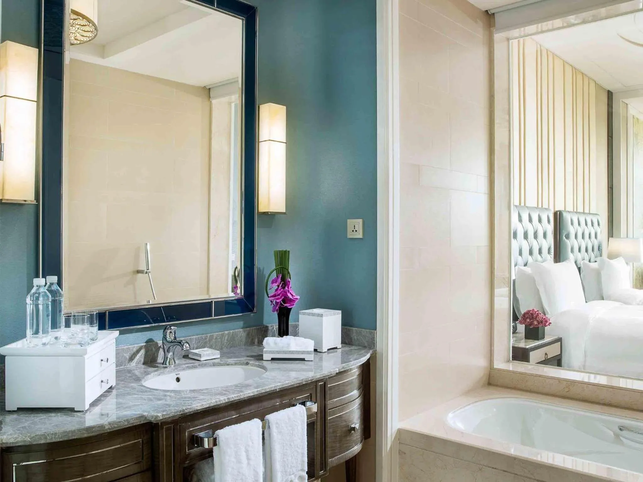 Bedroom, Bed in Sofitel Shanghai Hongqiao