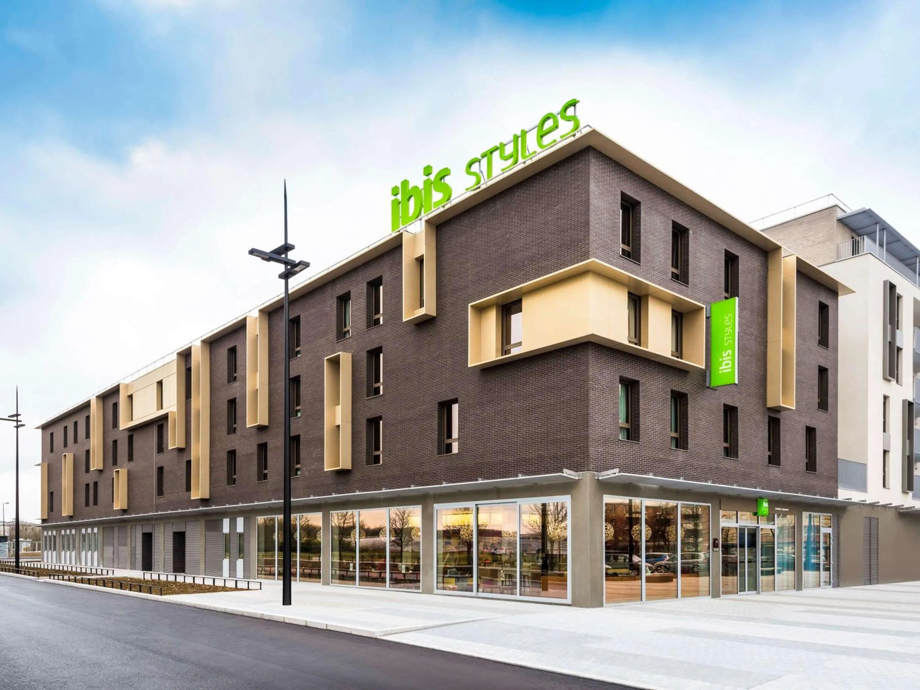 Property building in ibis Styles Guyancourt Versailles