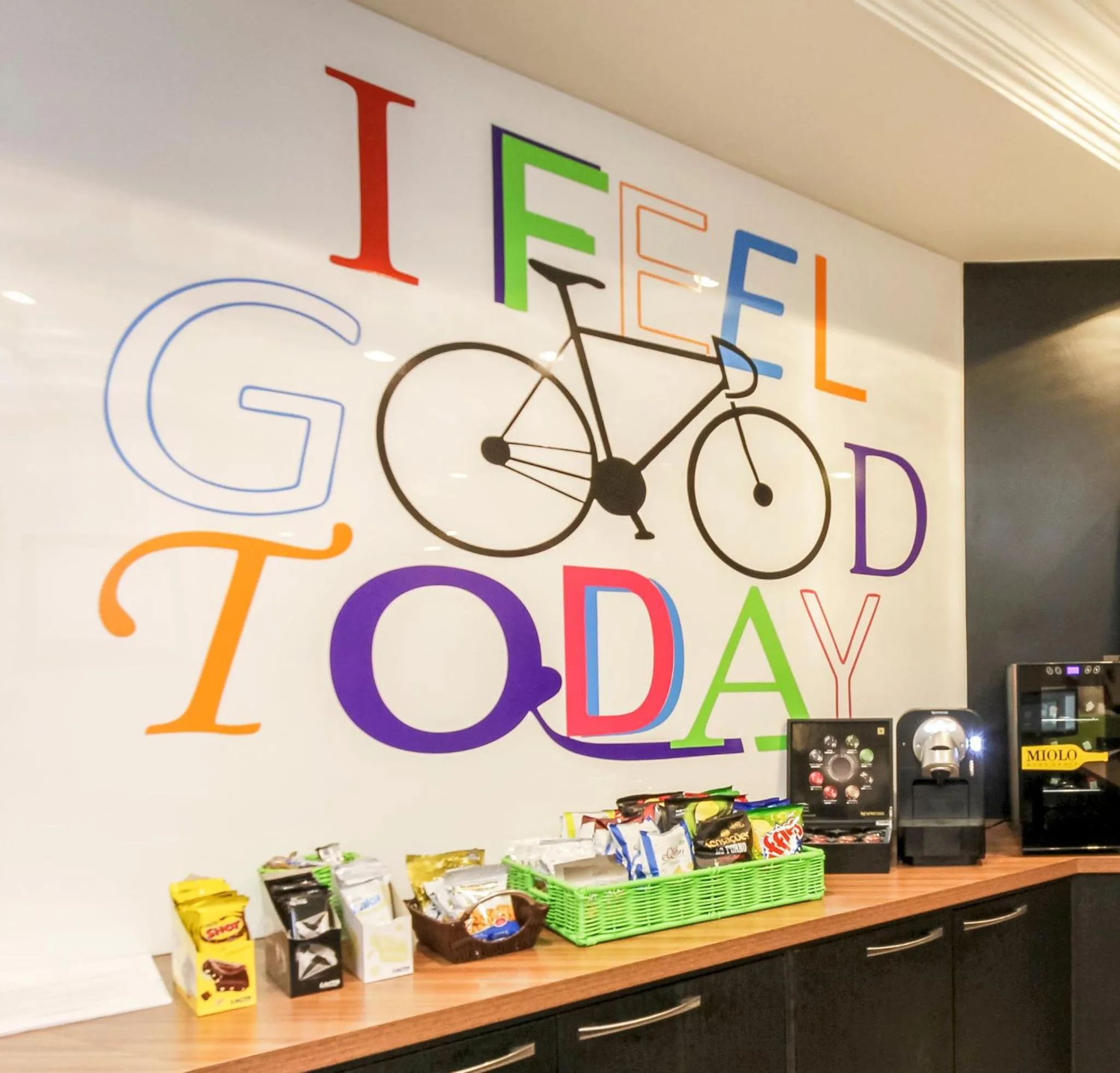 Coffee/tea facilities in ibis Styles Guyancourt Versailles