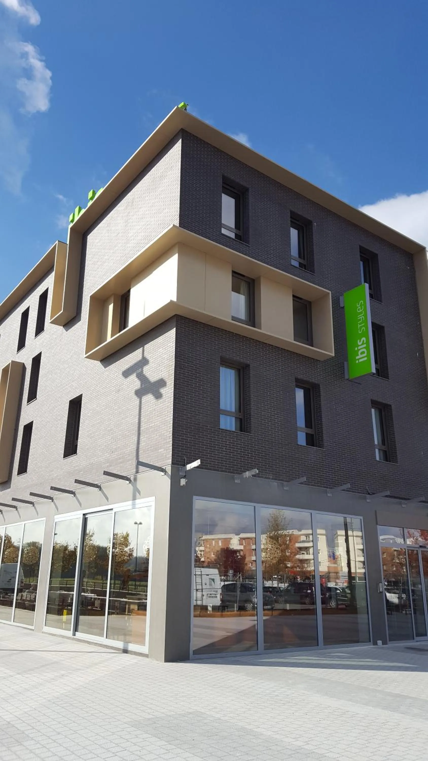 Facade/entrance in ibis Styles Guyancourt Versailles