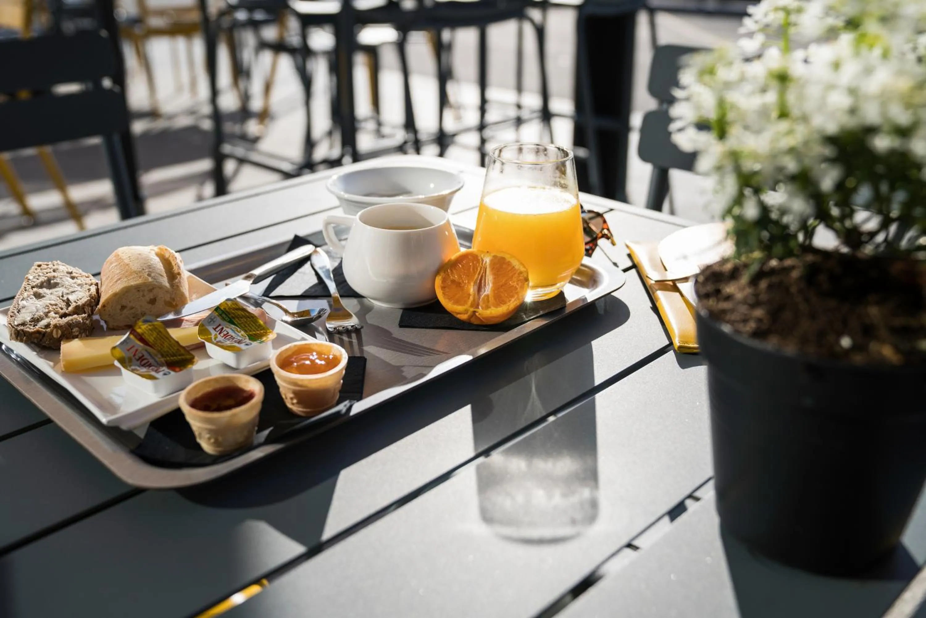 Balcony/Terrace in ibis Styles Guyancourt Versailles