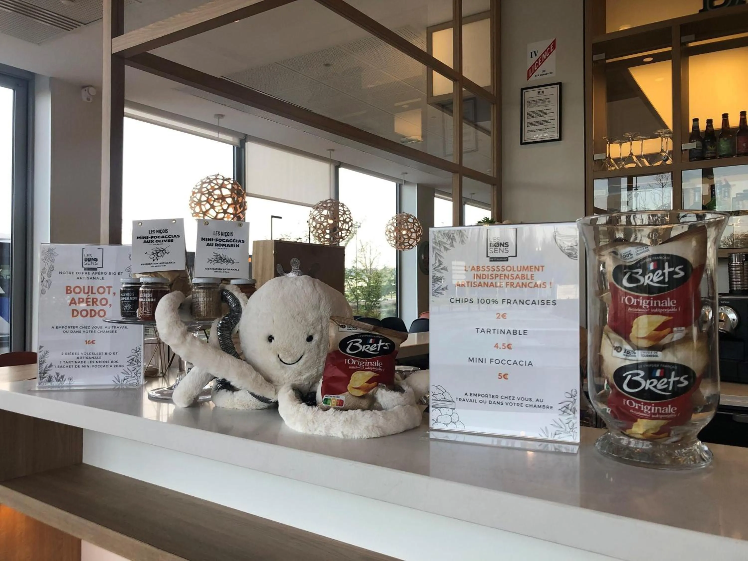 Restaurant/places to eat in ibis Styles Guyancourt Versailles