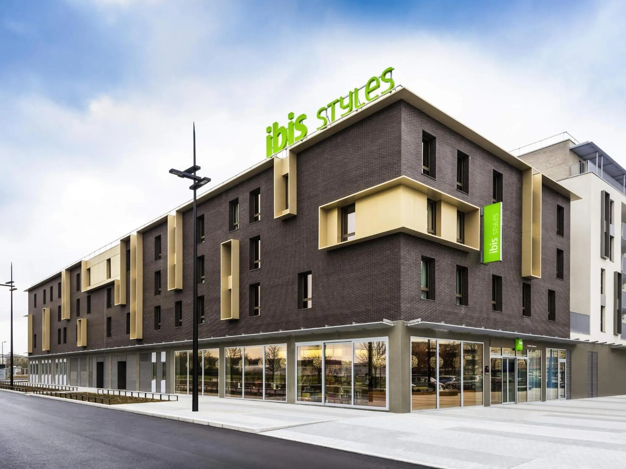 Property building in ibis Styles Guyancourt Versailles