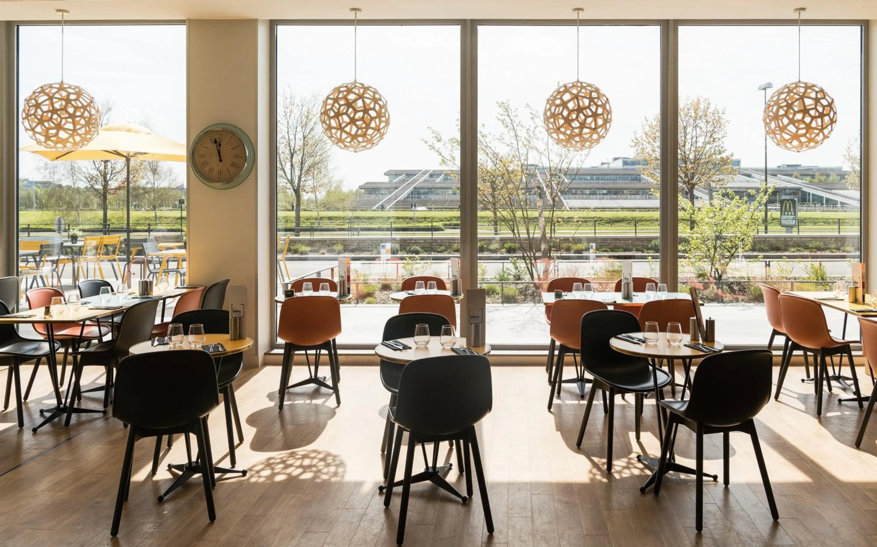 Restaurant/places to eat in ibis Styles Guyancourt Versailles