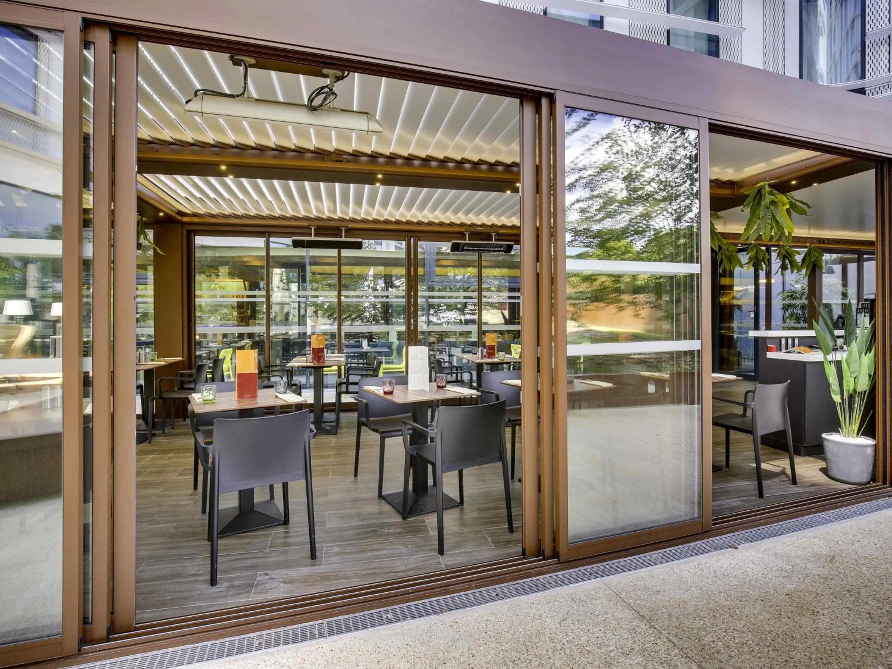 Restaurant/places to eat in ibis Styles Paris Charles de Gaulle Airport