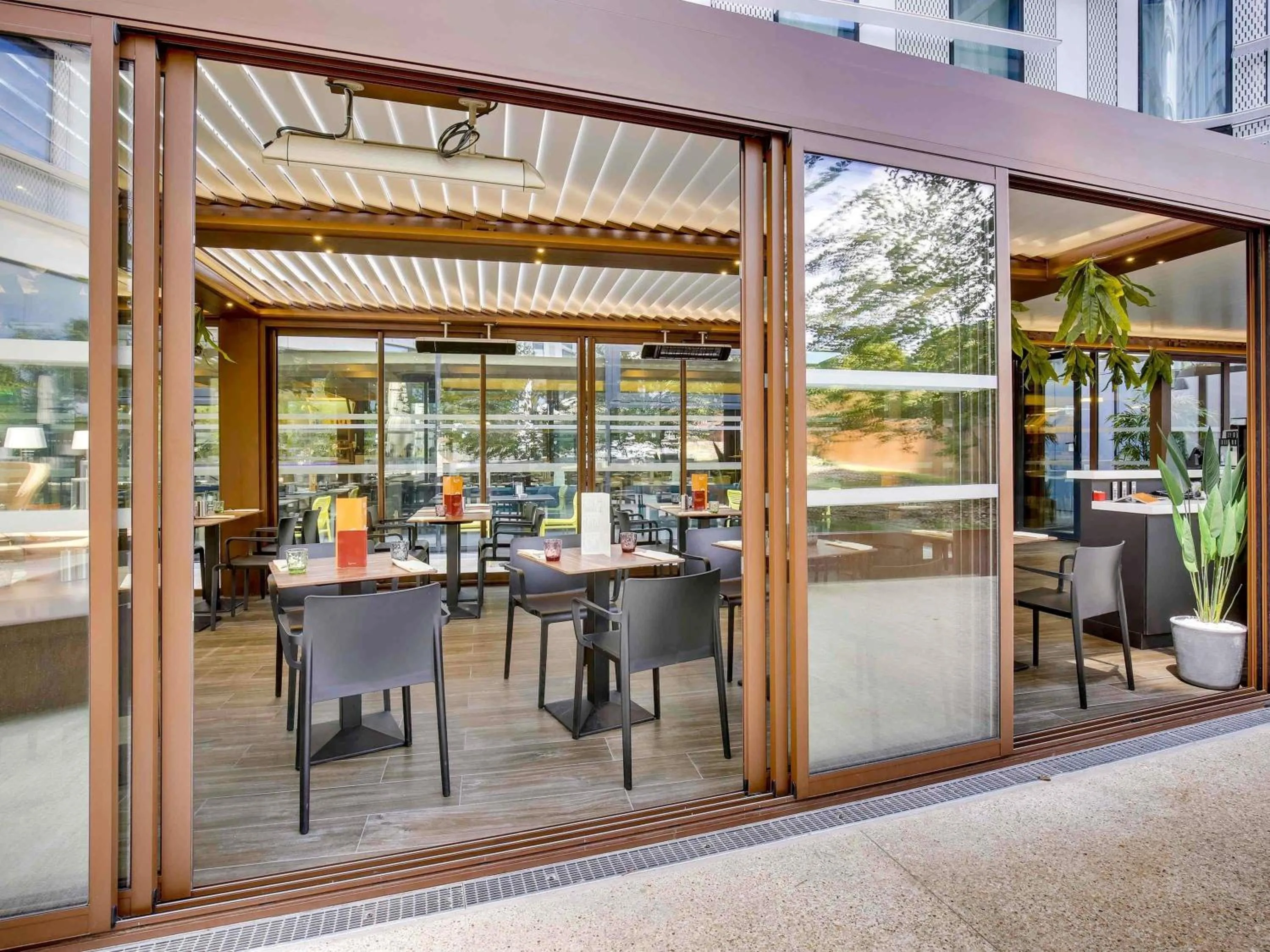 Restaurant/places to eat in ibis Styles Paris Charles de Gaulle Airport