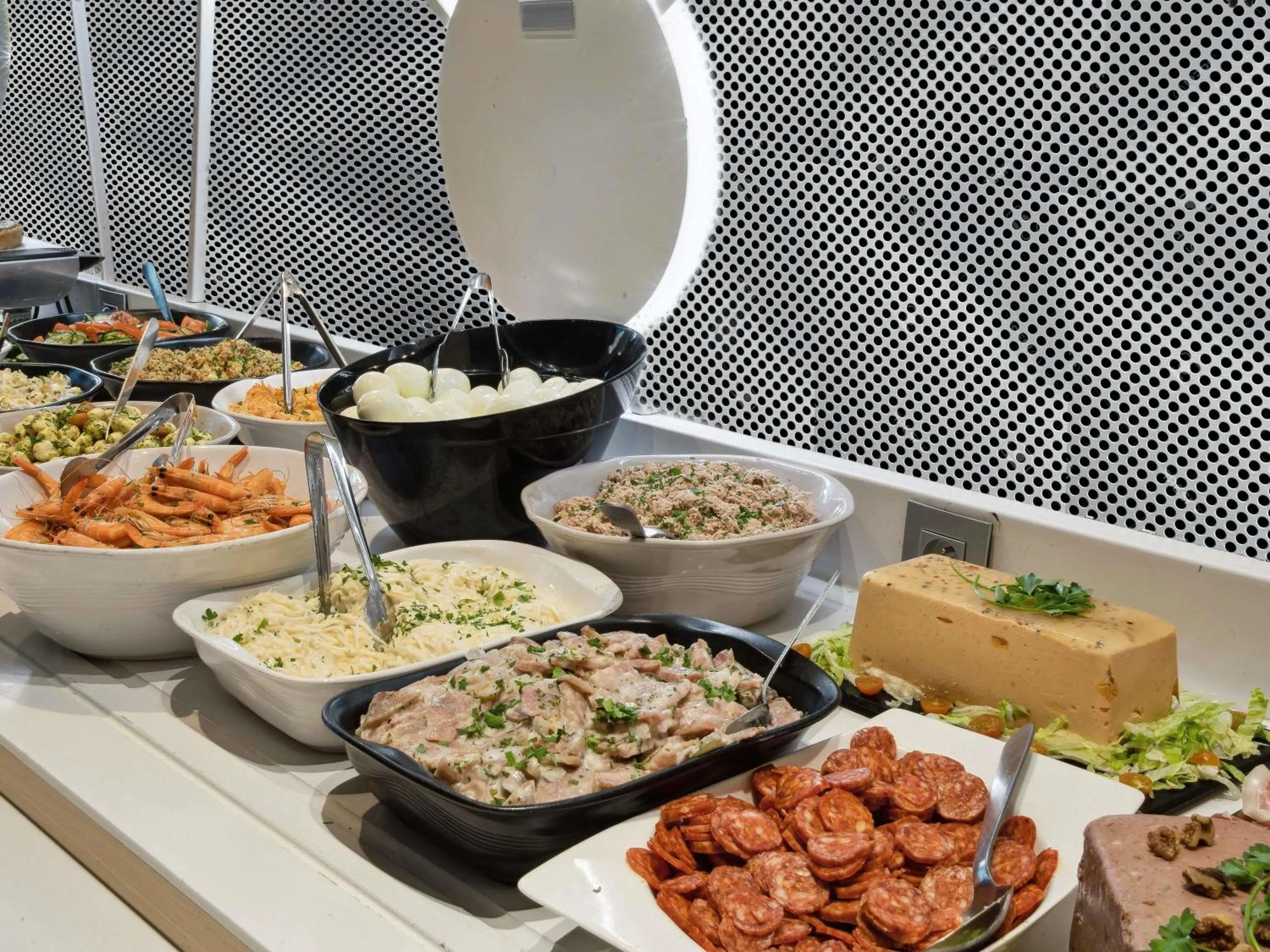 Restaurant/places to eat in ibis Styles Paris Charles de Gaulle Airport