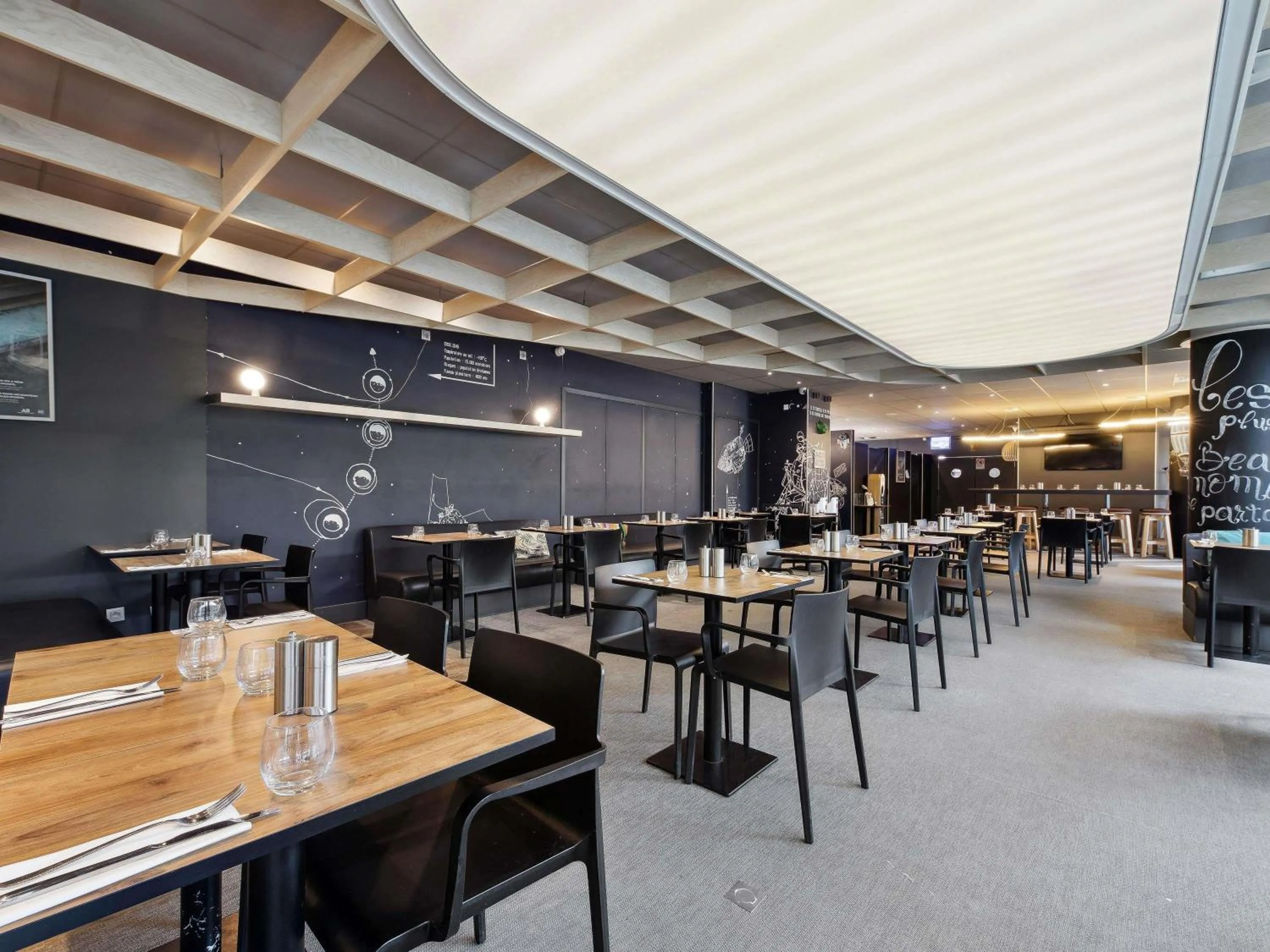 Restaurant/places to eat in ibis Styles Paris Charles de Gaulle Airport