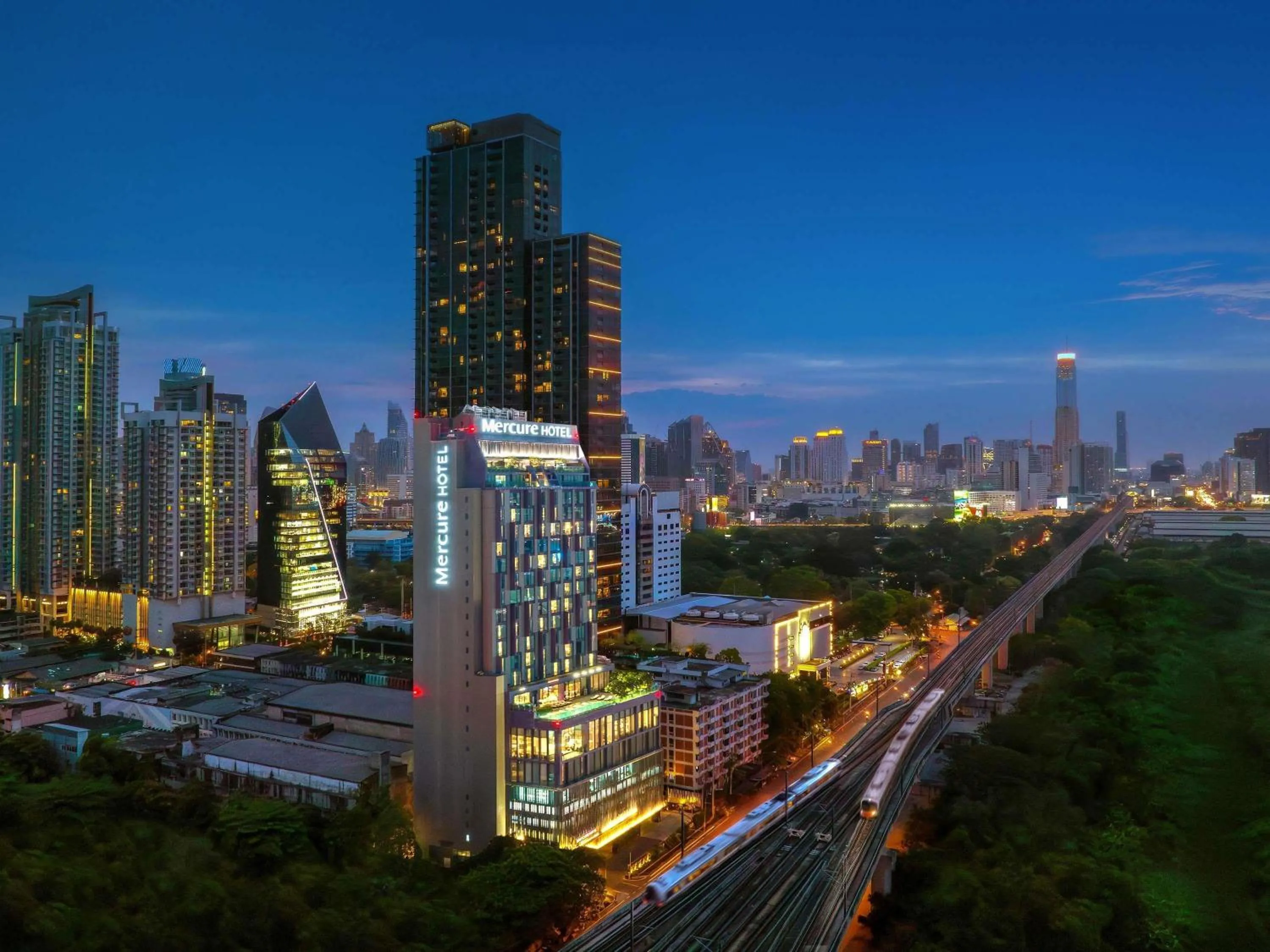 Property building in Mercure Bangkok Makkasan