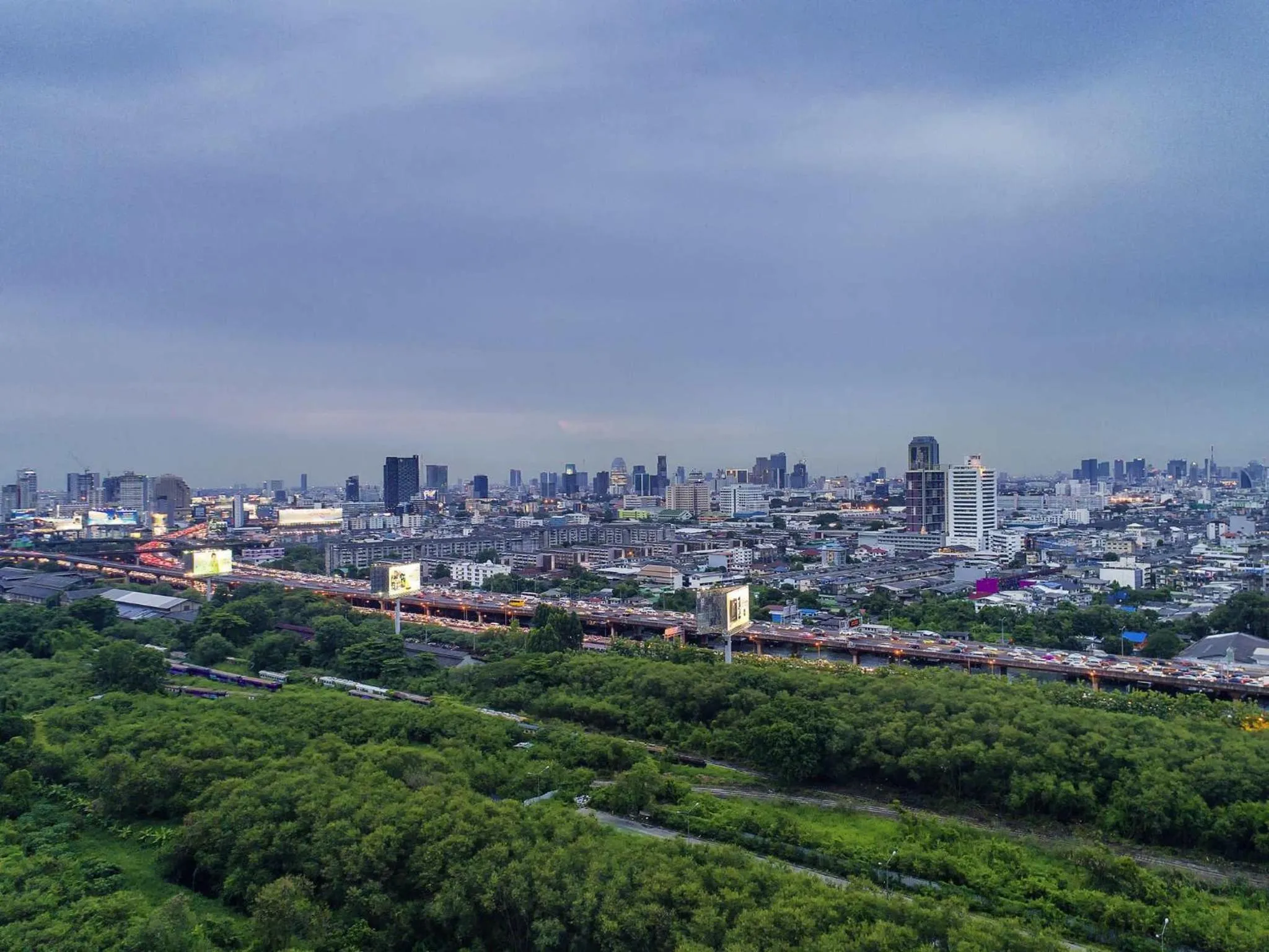 Bedroom in Mercure Bangkok Makkasan