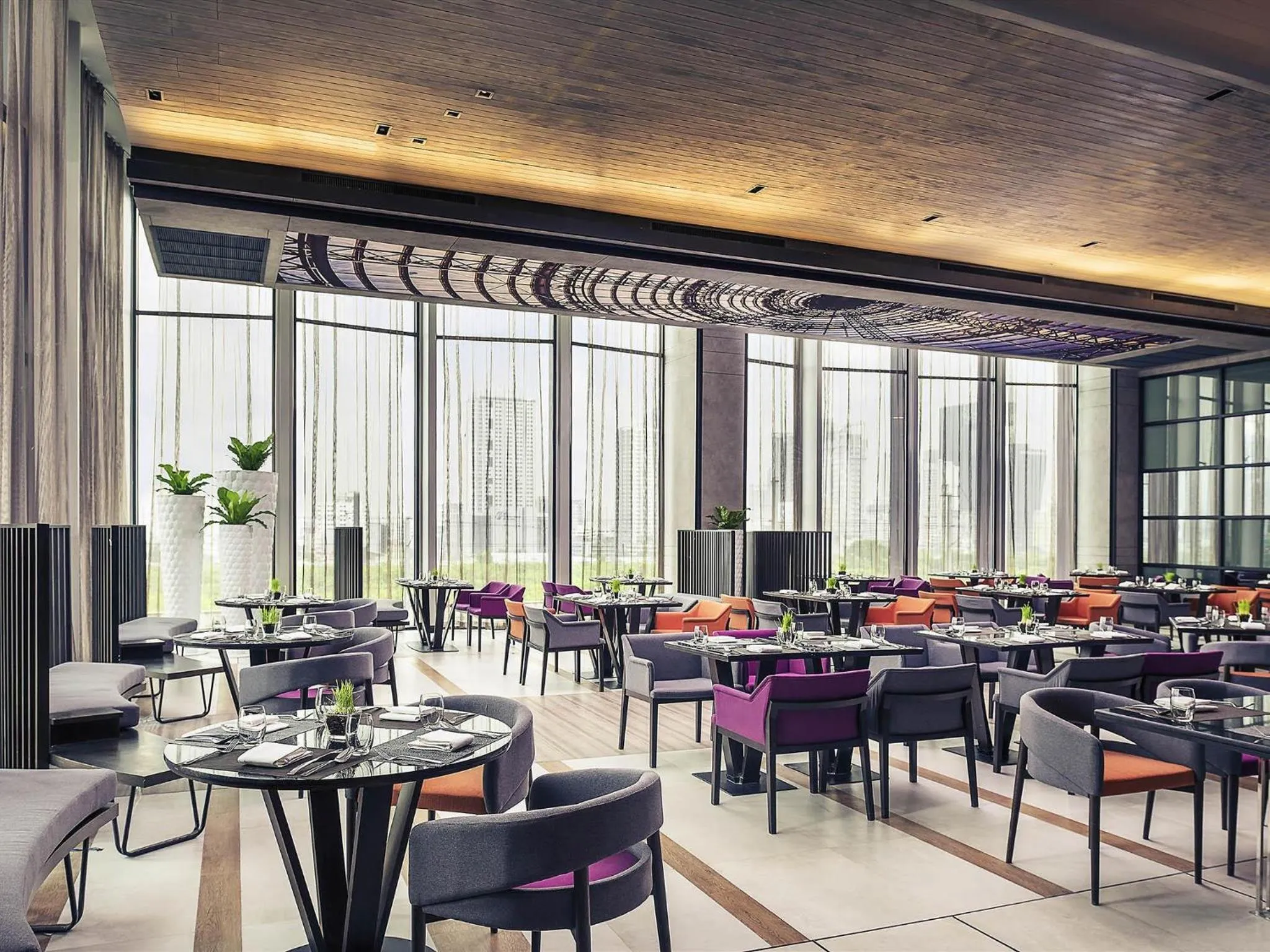 Restaurant/places to eat in Mercure Bangkok Makkasan