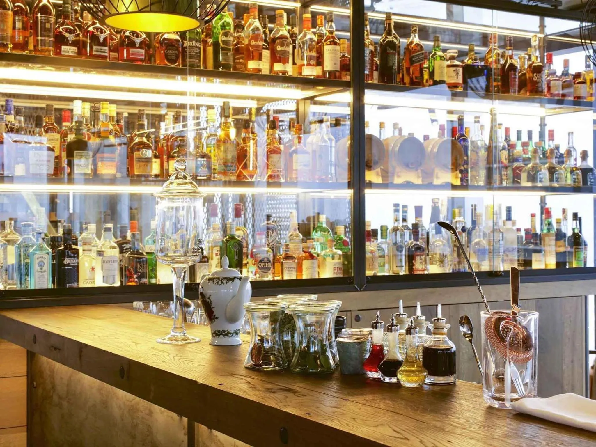 Lounge or bar in Novotel London Canary Wharf