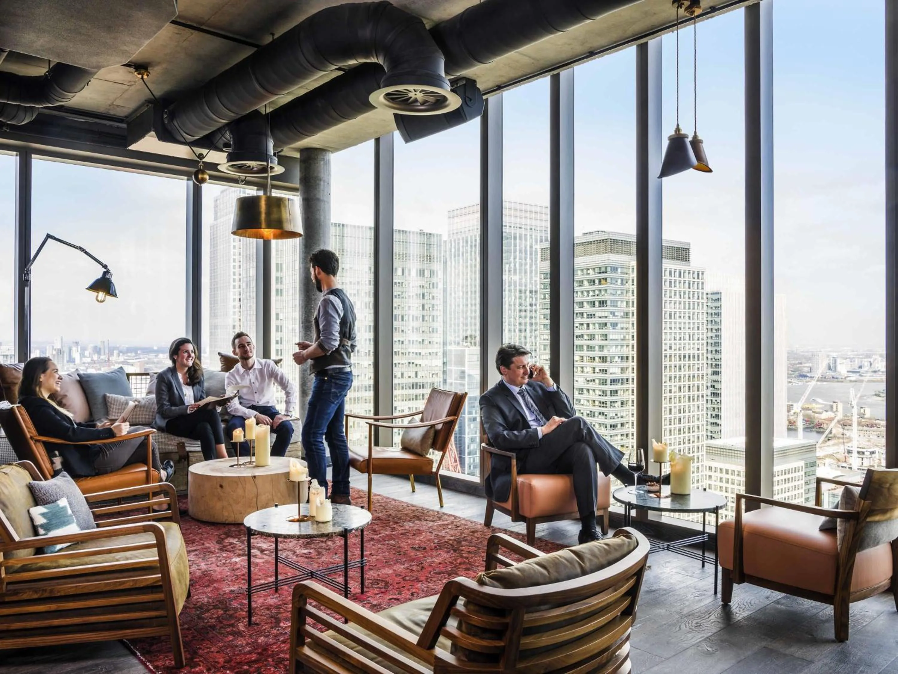 Lounge or bar in Novotel London Canary Wharf