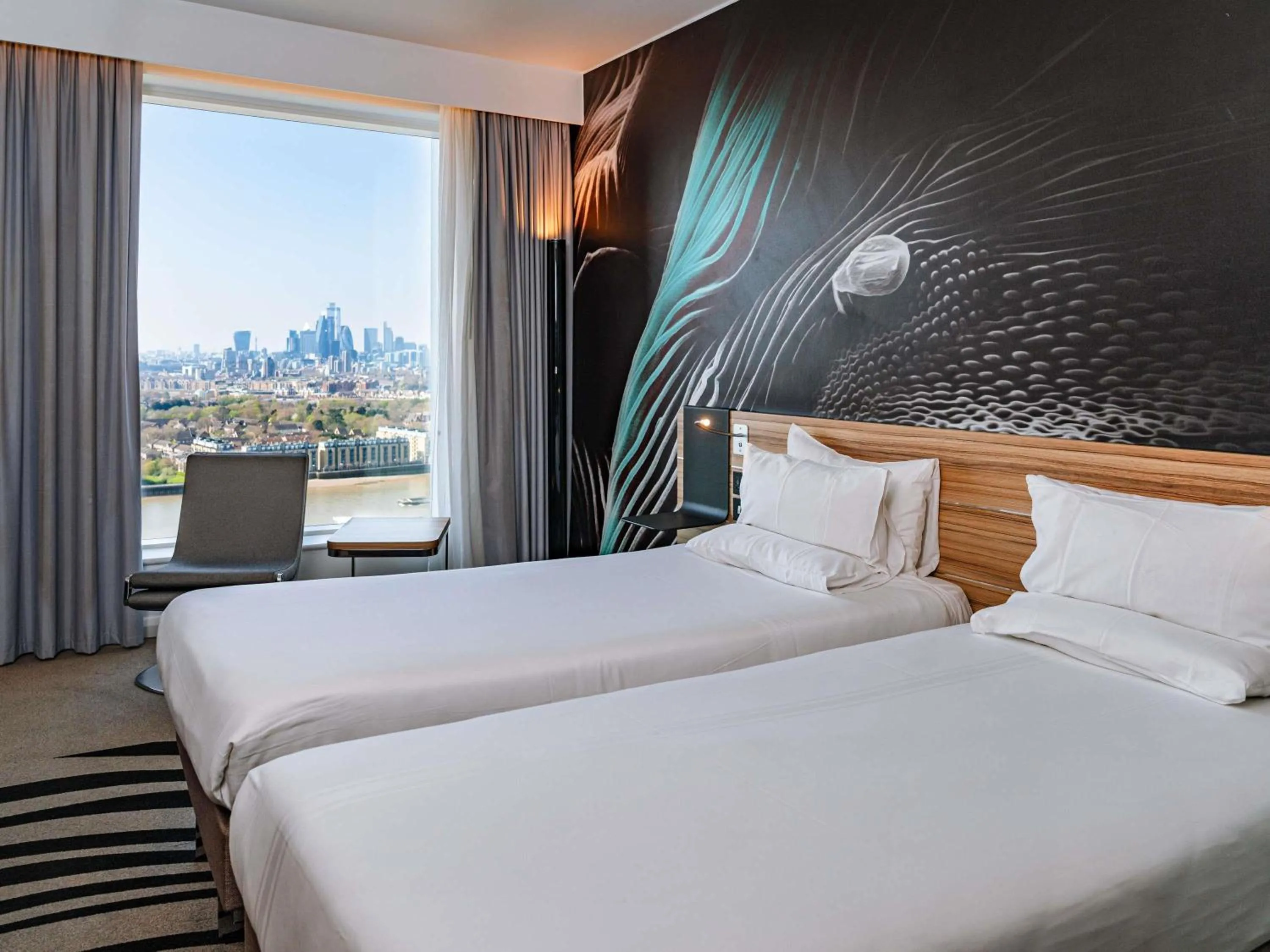 Bedroom, Bed in Novotel London Canary Wharf