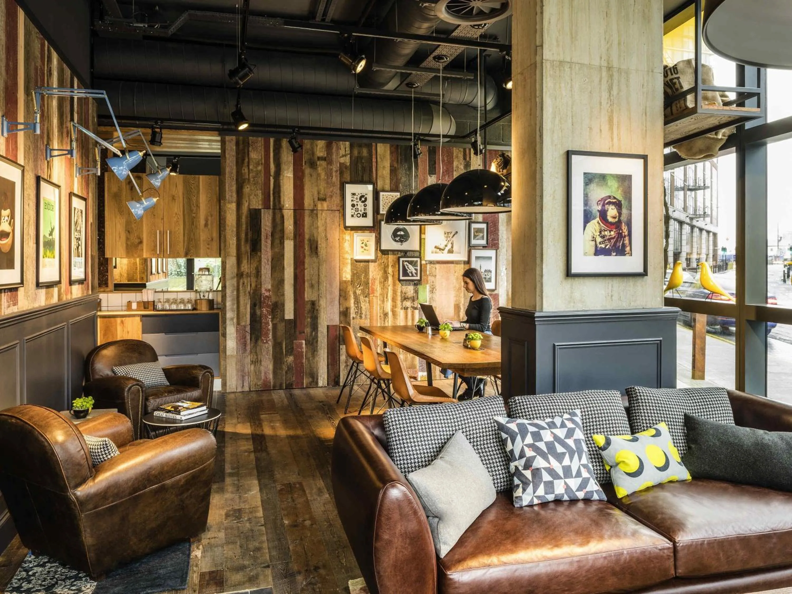 Restaurant/places to eat in Novotel London Canary Wharf