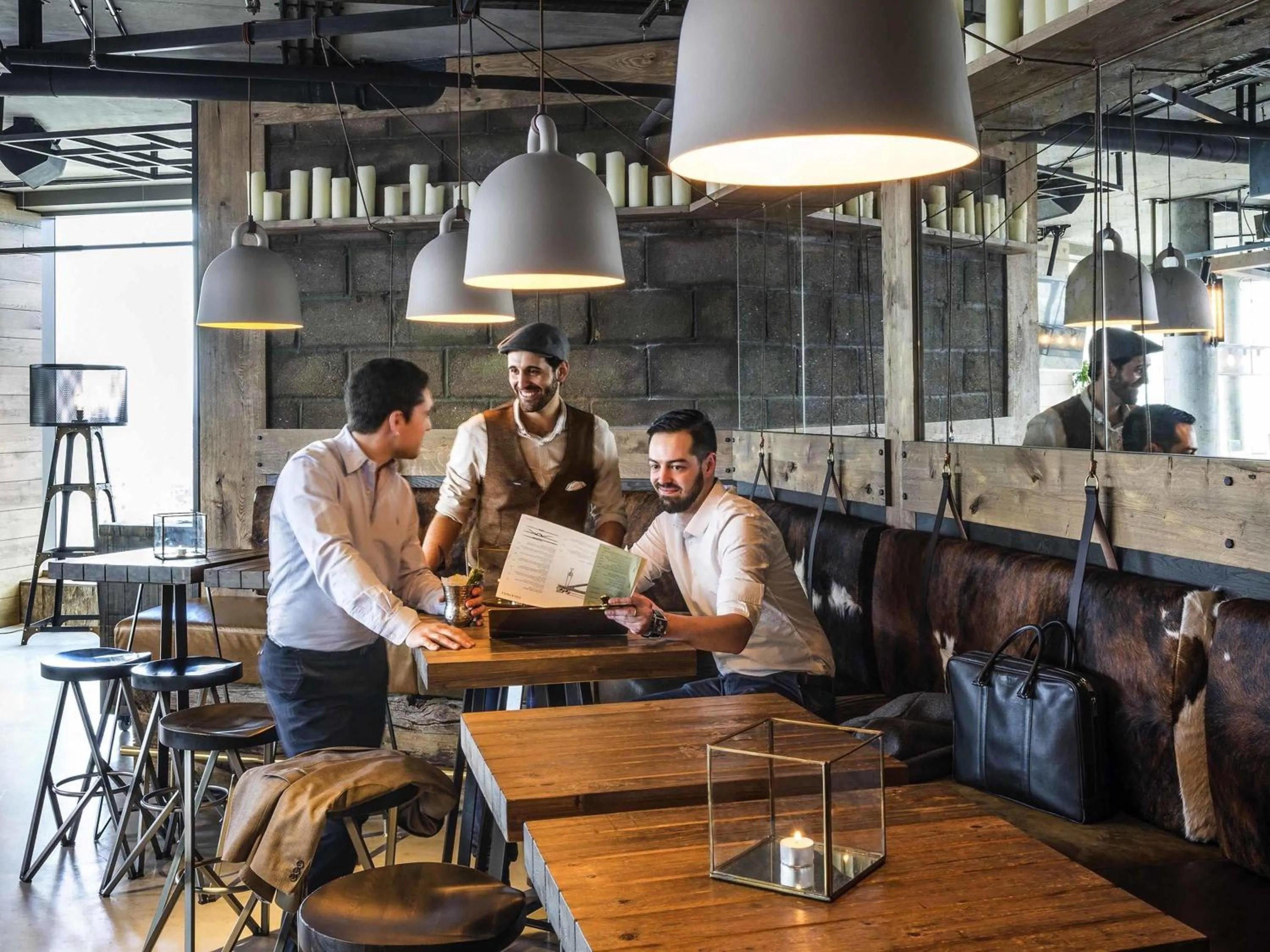 Lounge or bar in Novotel London Canary Wharf