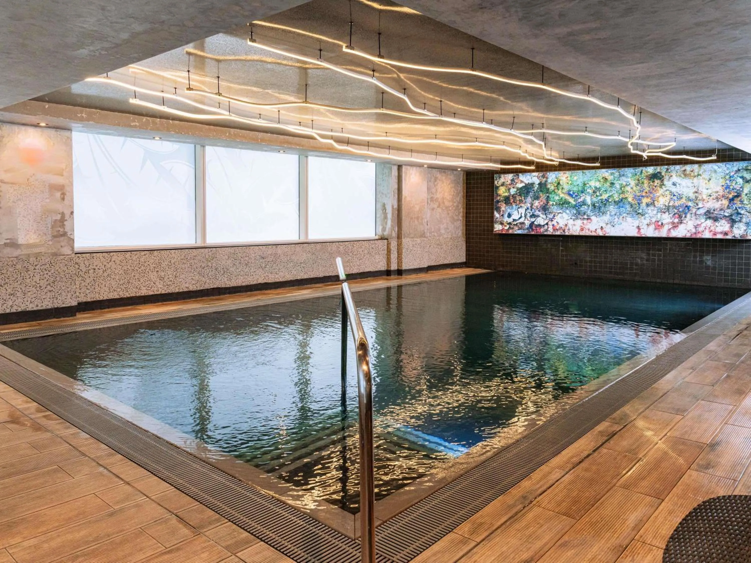 Pool view in Novotel London Canary Wharf