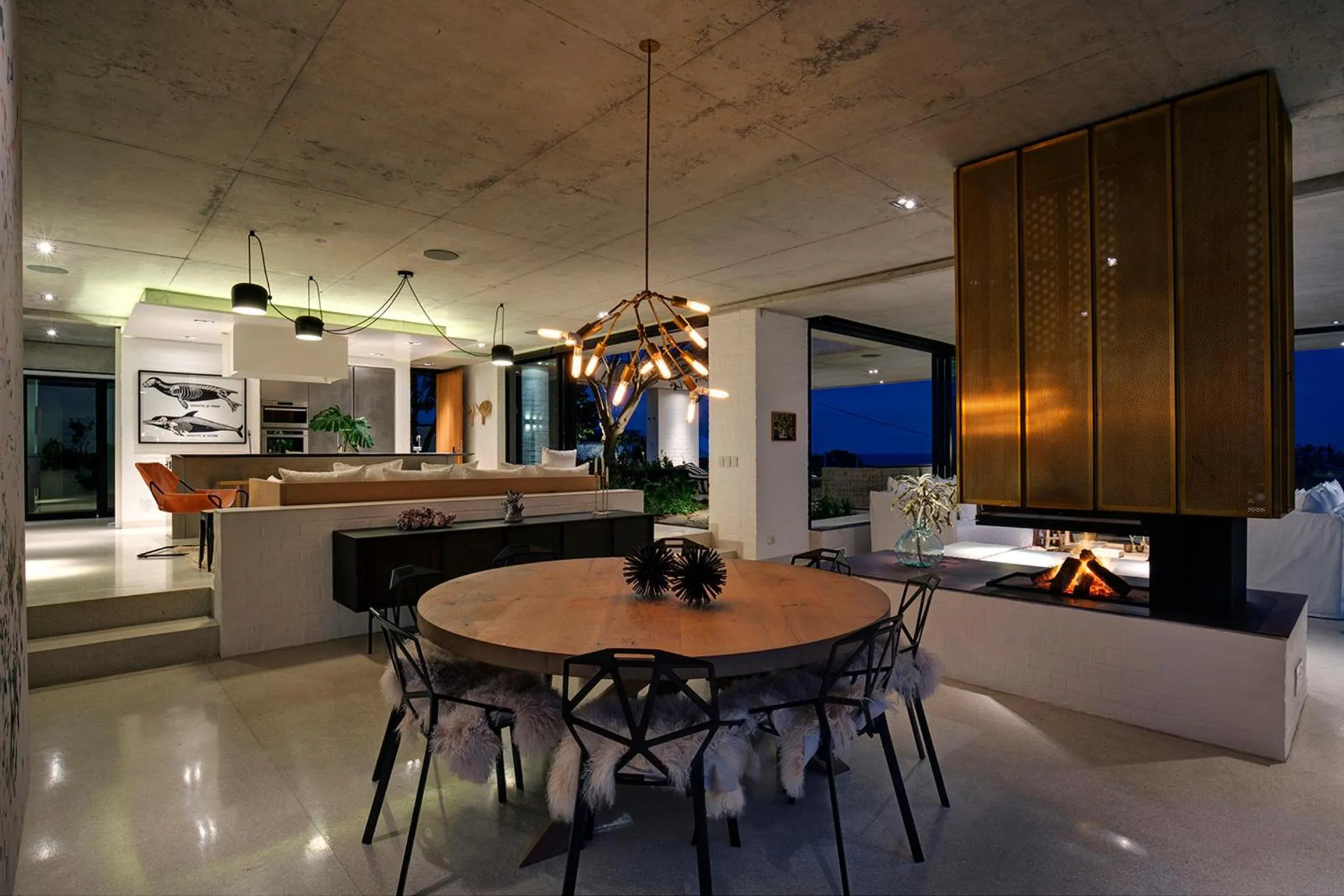 Dining area in Restio River House