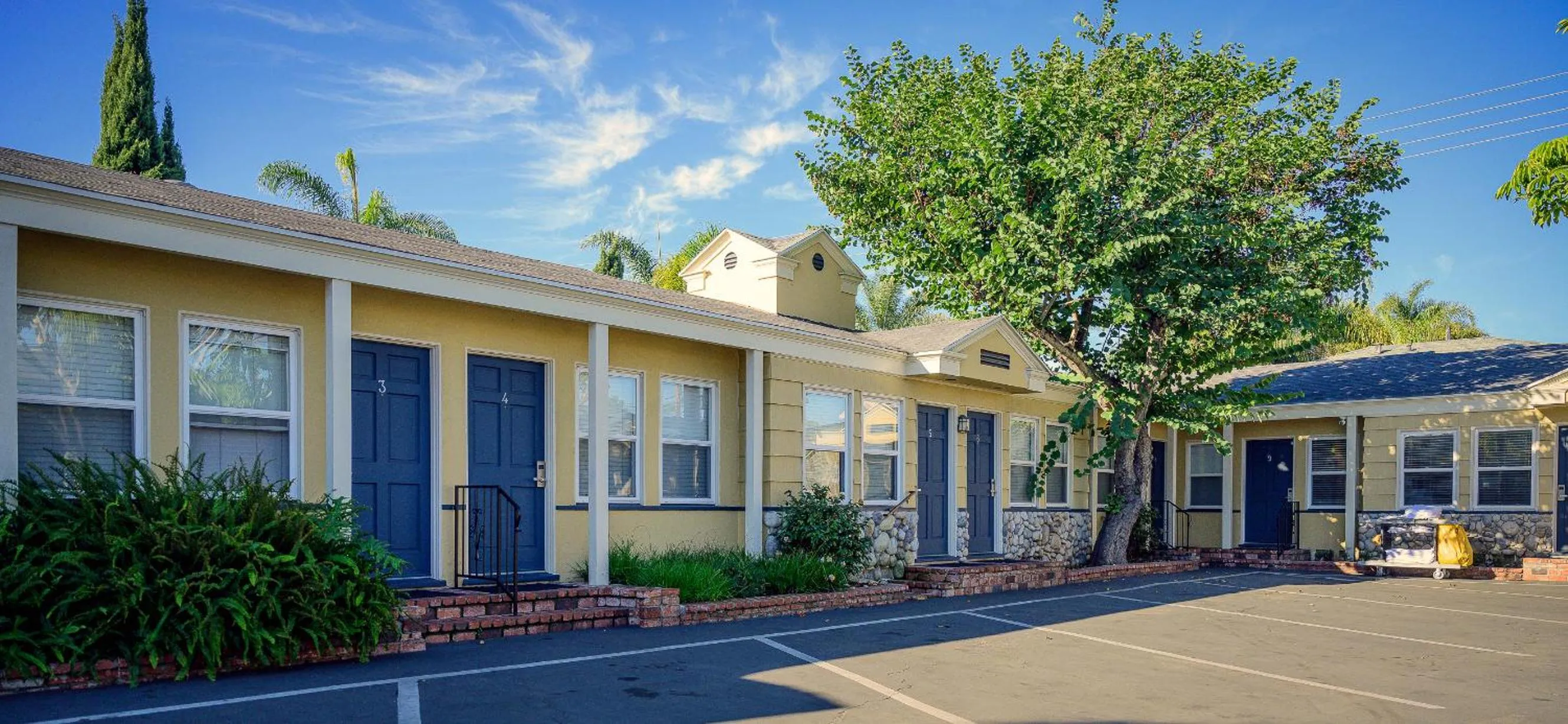 Property building in Coronado Inn