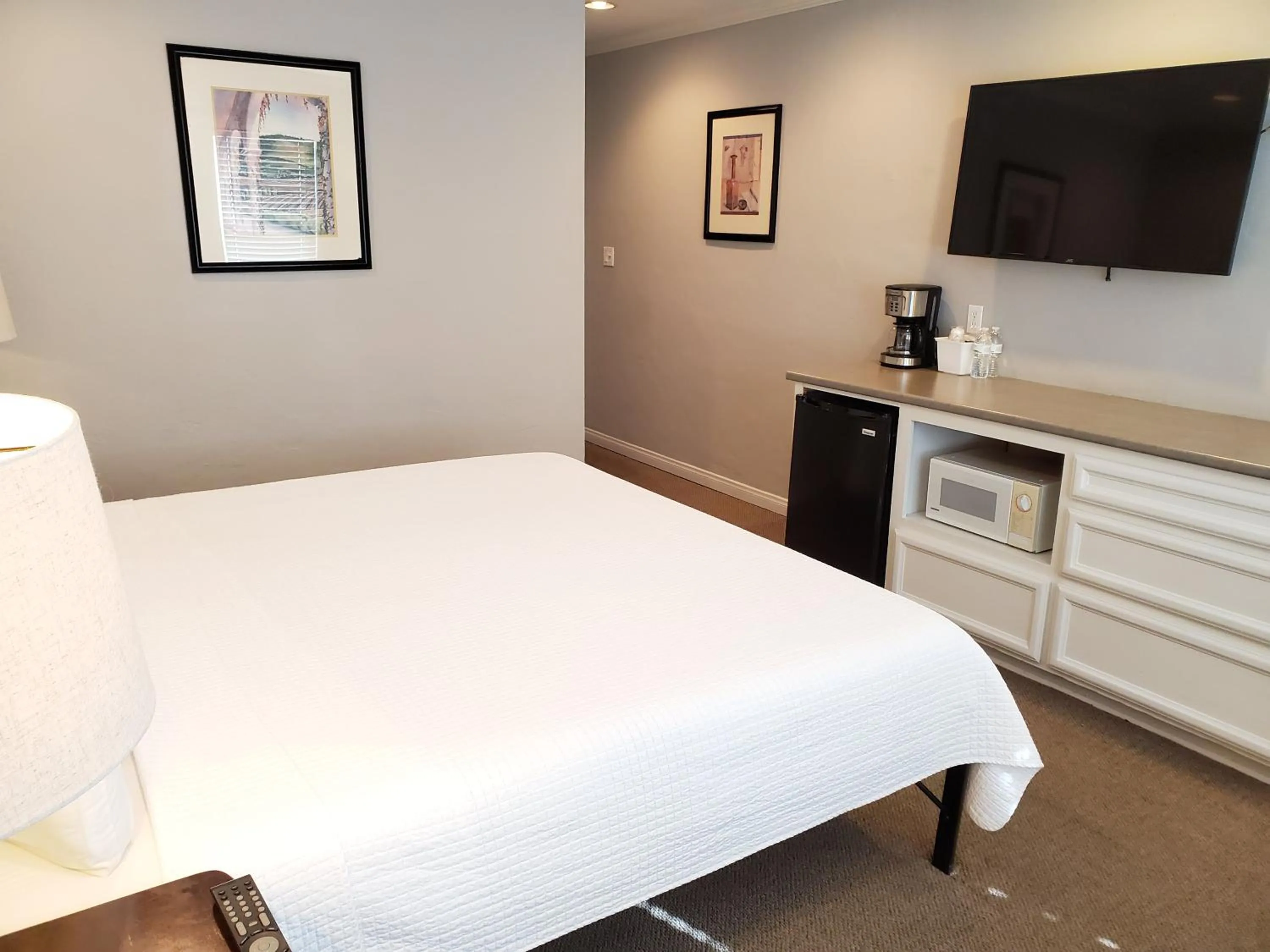 Bedroom, Bed in Coronado Inn