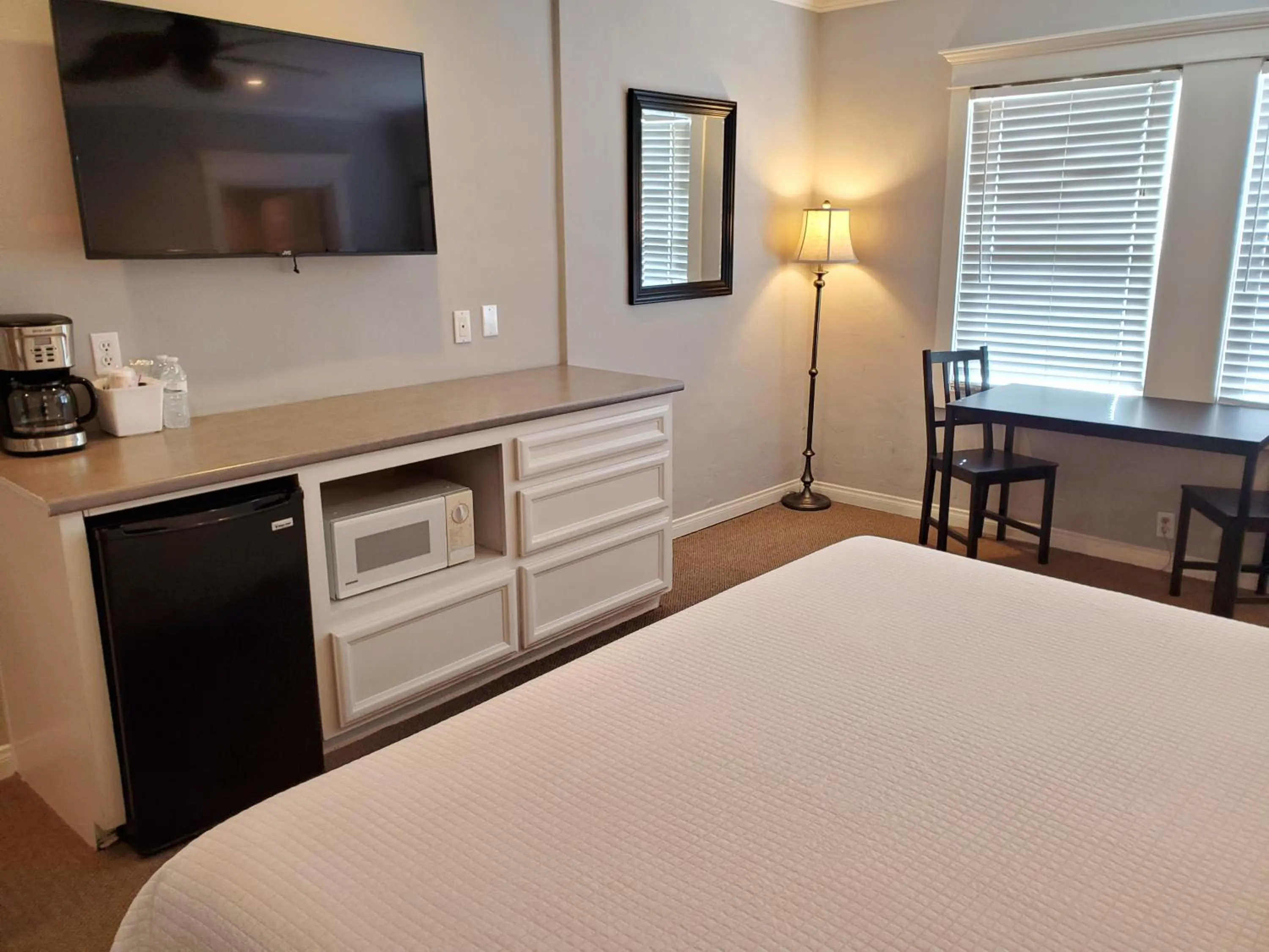 Bedroom, Bed in Coronado Inn