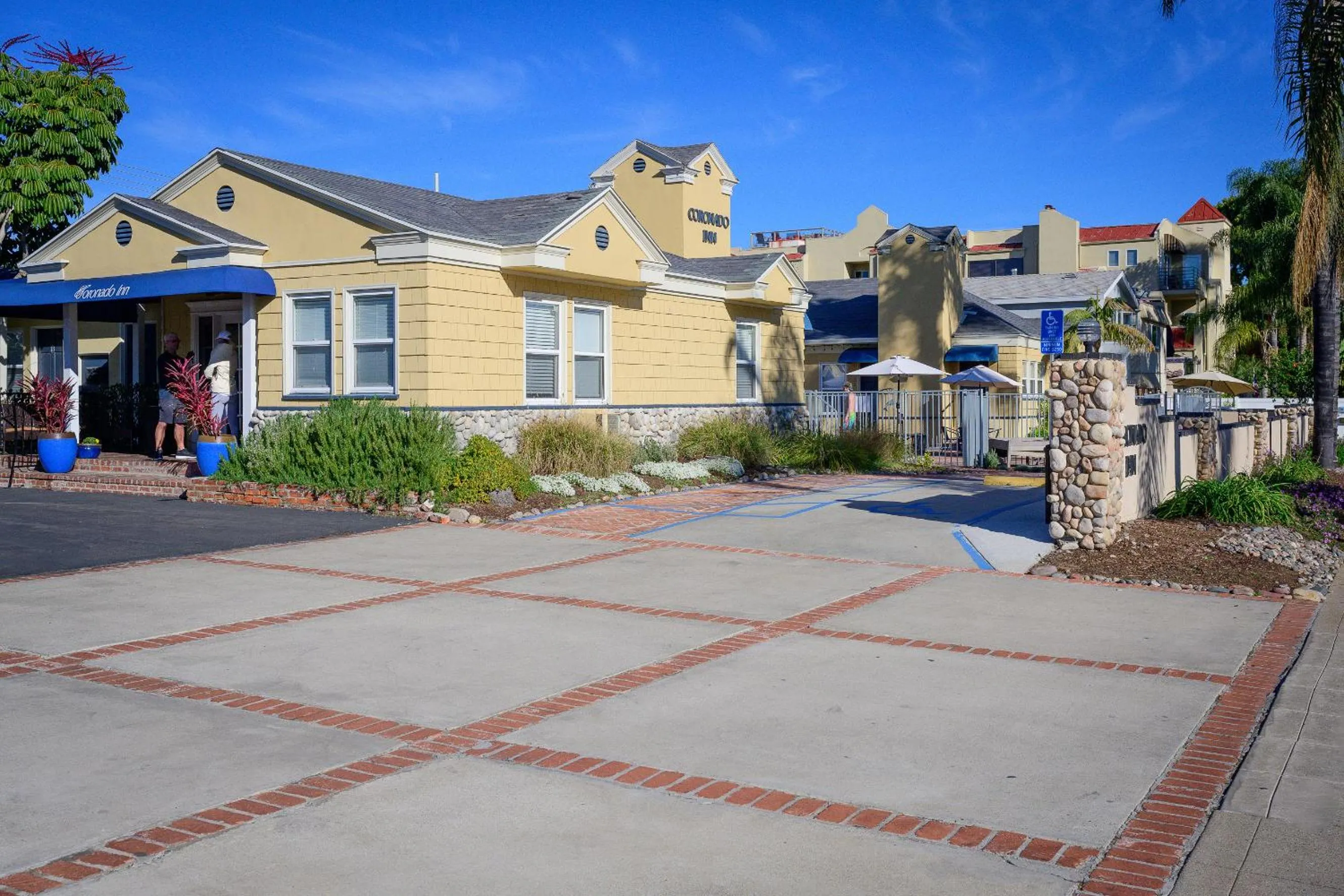 Property building in Coronado Inn