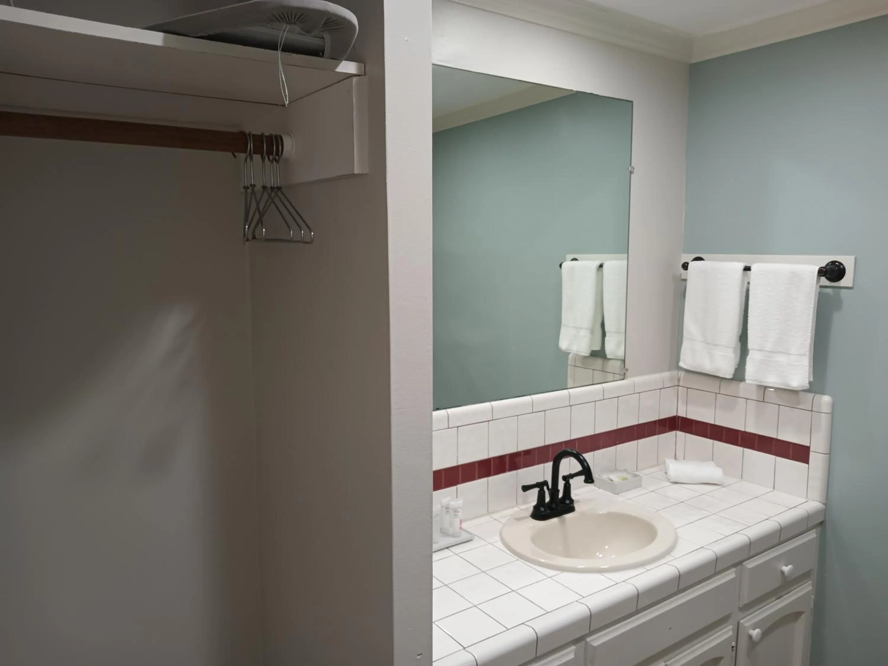 Bathroom in Coronado Inn