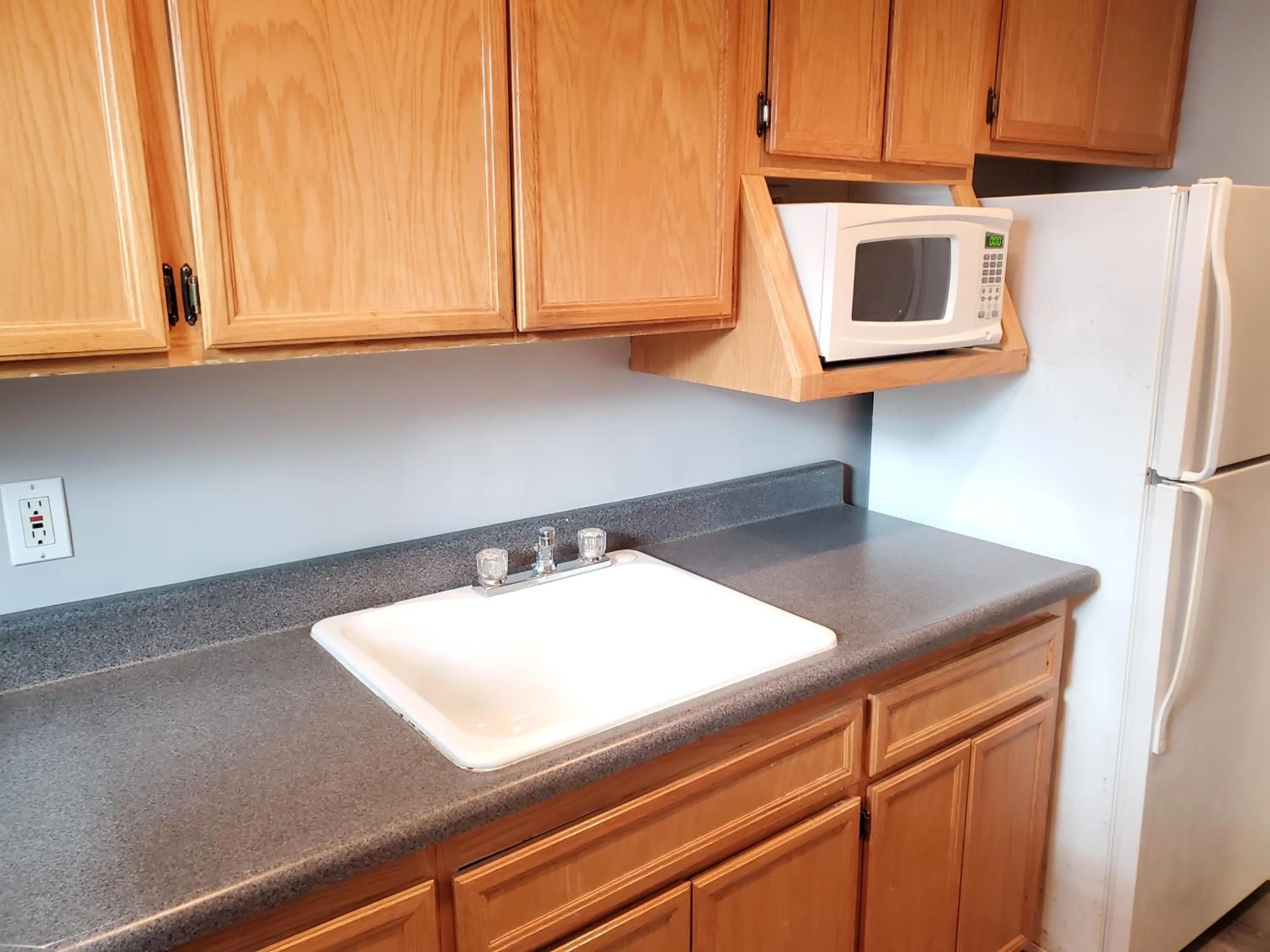Kitchen or kitchenette in Coronado Inn
